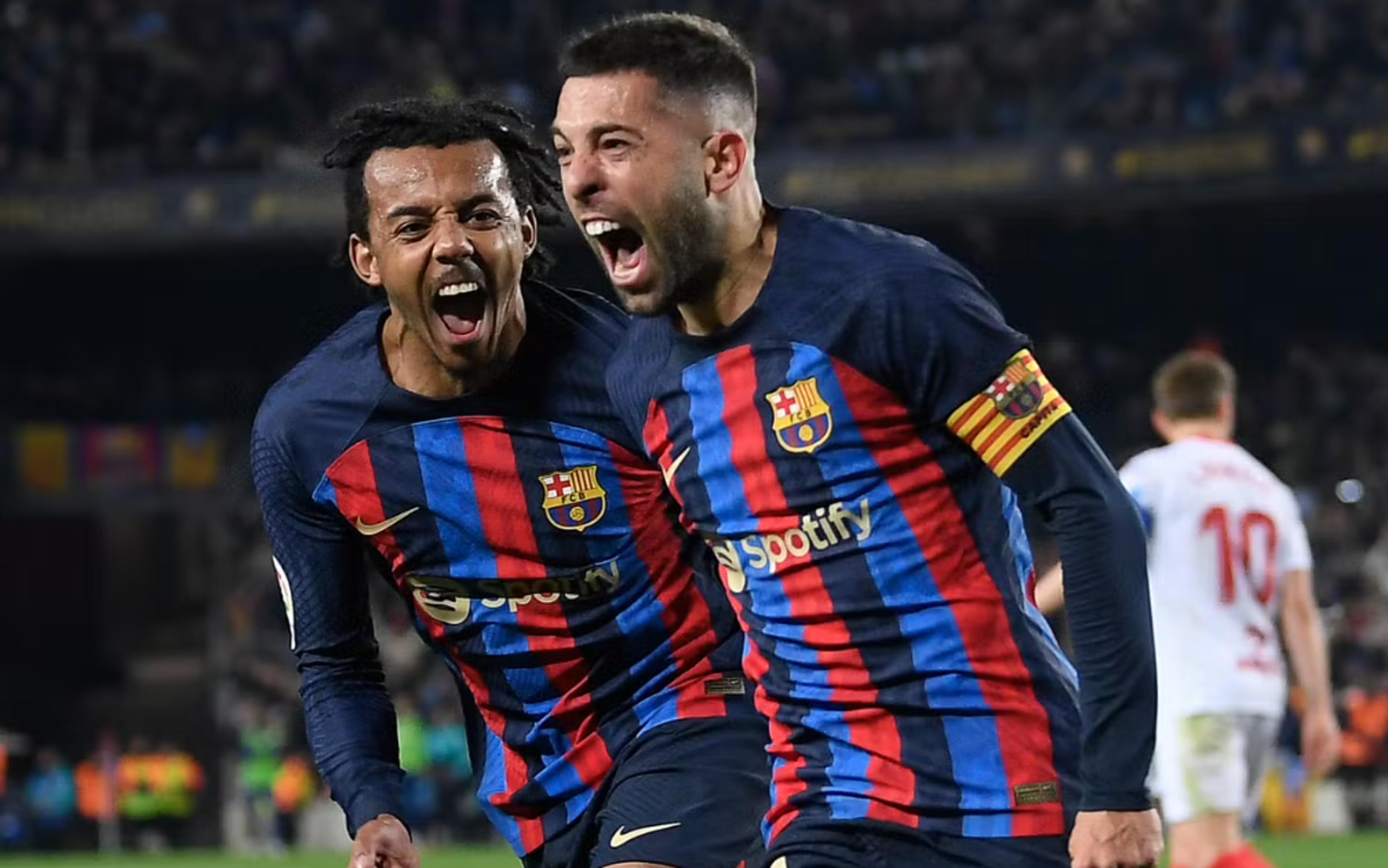 Em entrevista, Jordi Alba fala sobre emoção de despedida do Barcelona e revela que queria permanecer no clube