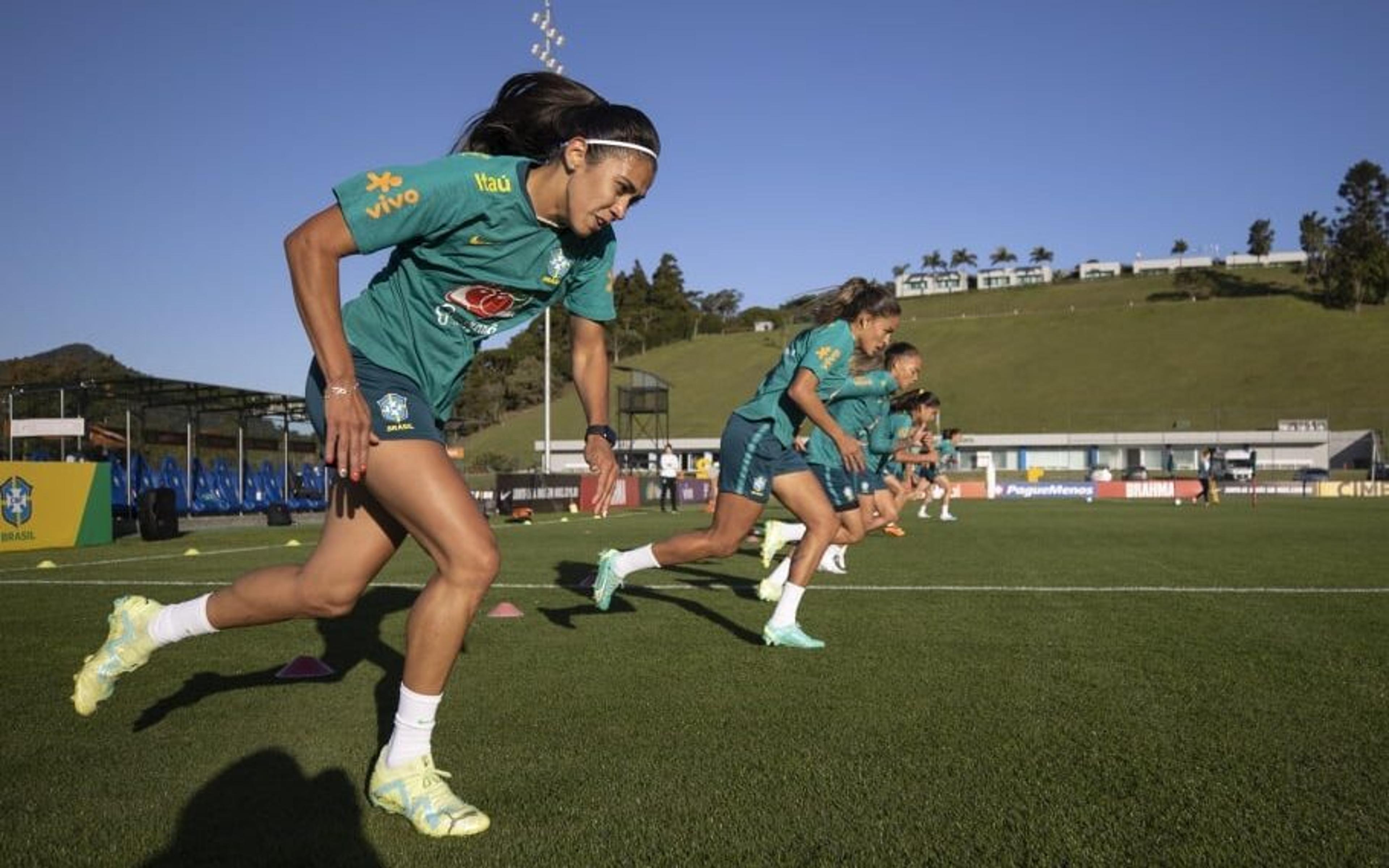 Seleção Brasileira Feminina realiza primeiro treino com grupo completo na Granja Comary