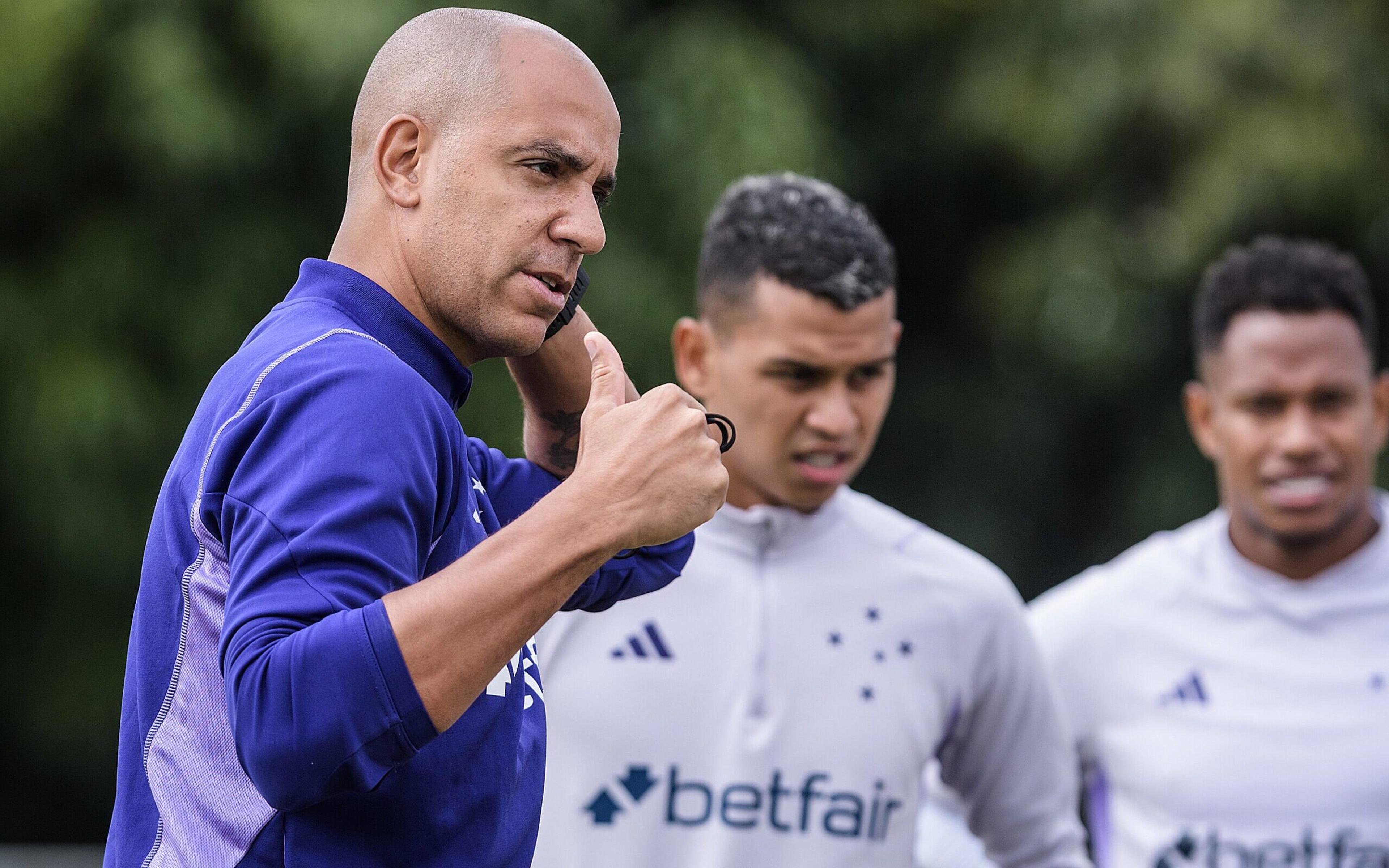 Cruzeiro tem sete jogadores pendurados para encarar o Fortaleza; veja a lista