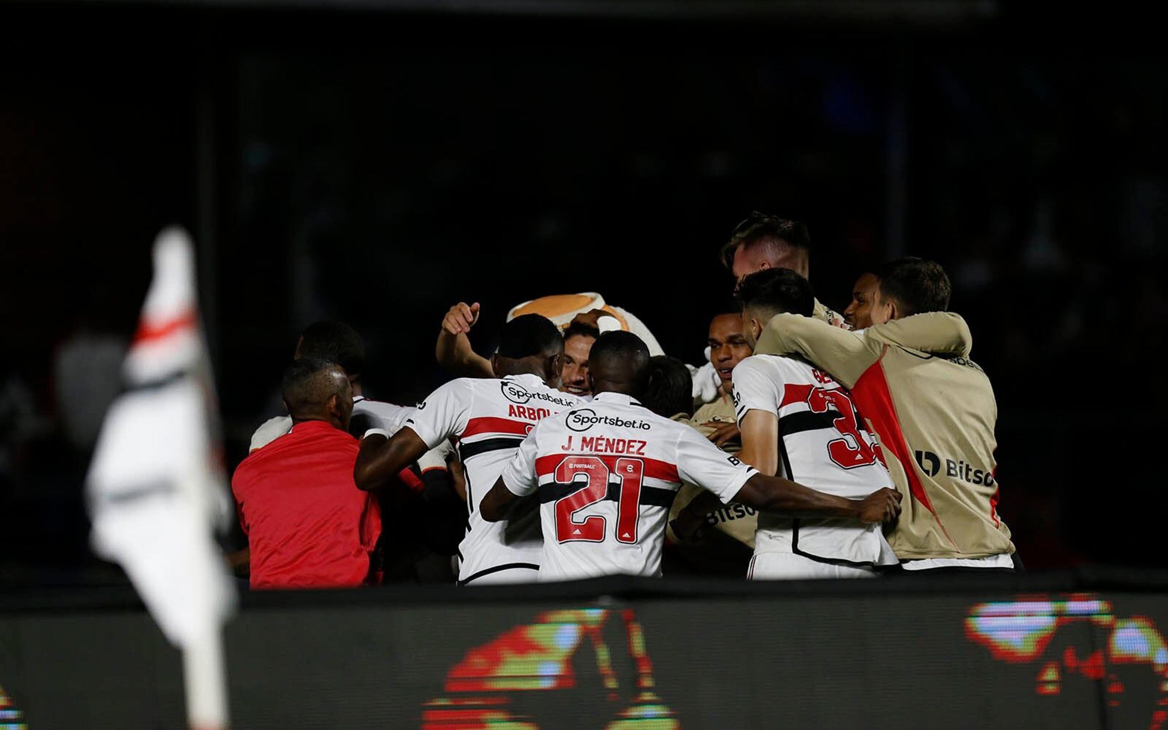 São Paulo perde de virada para o Sport e vê queda de tabu, recorde e série invicta de Dorival, mas avança na Copa do Brasil nos pênaltis