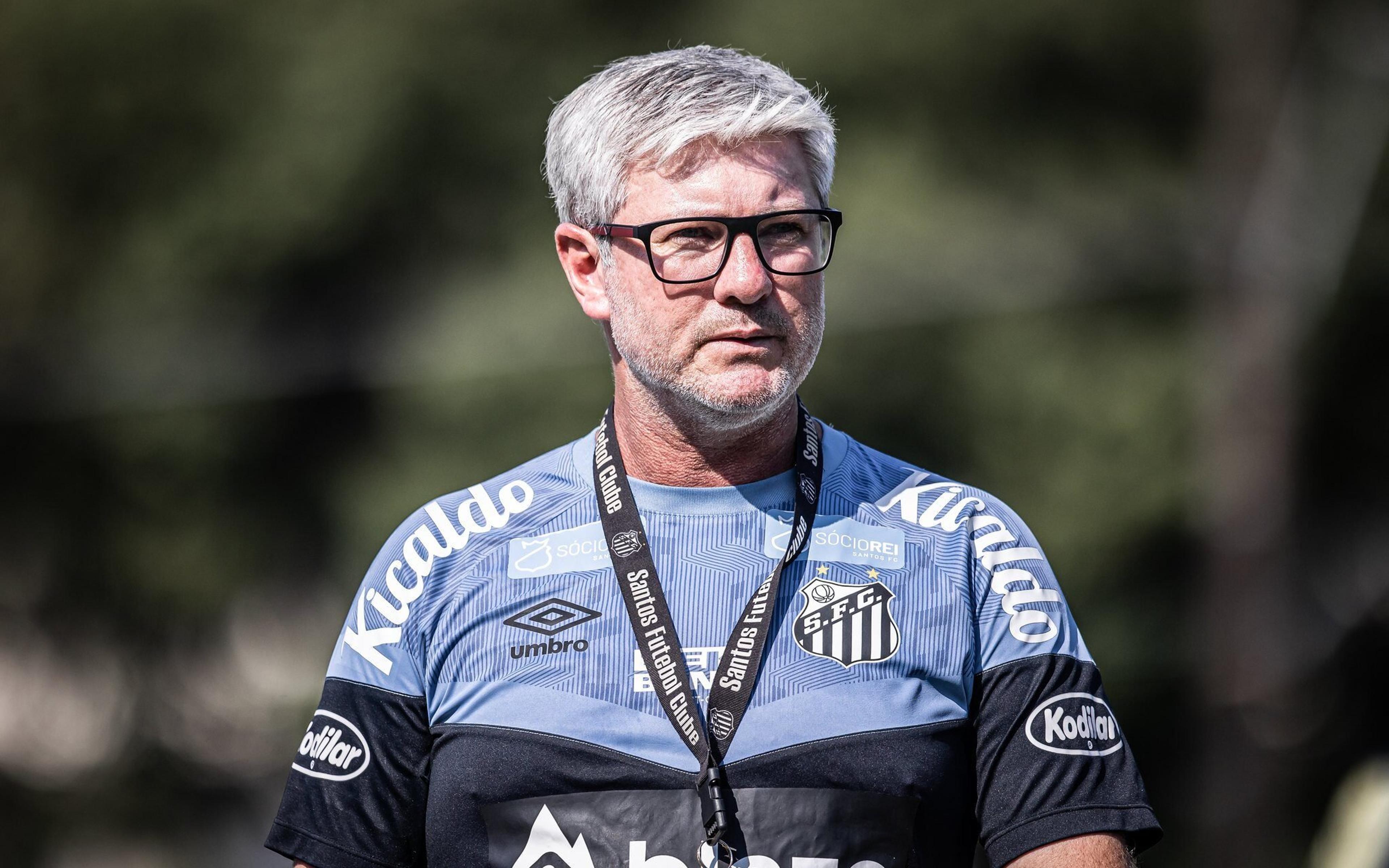 Por que o Santos banca Odair Hellmann após eliminações na Sul-Americana e Copa do Brasil?