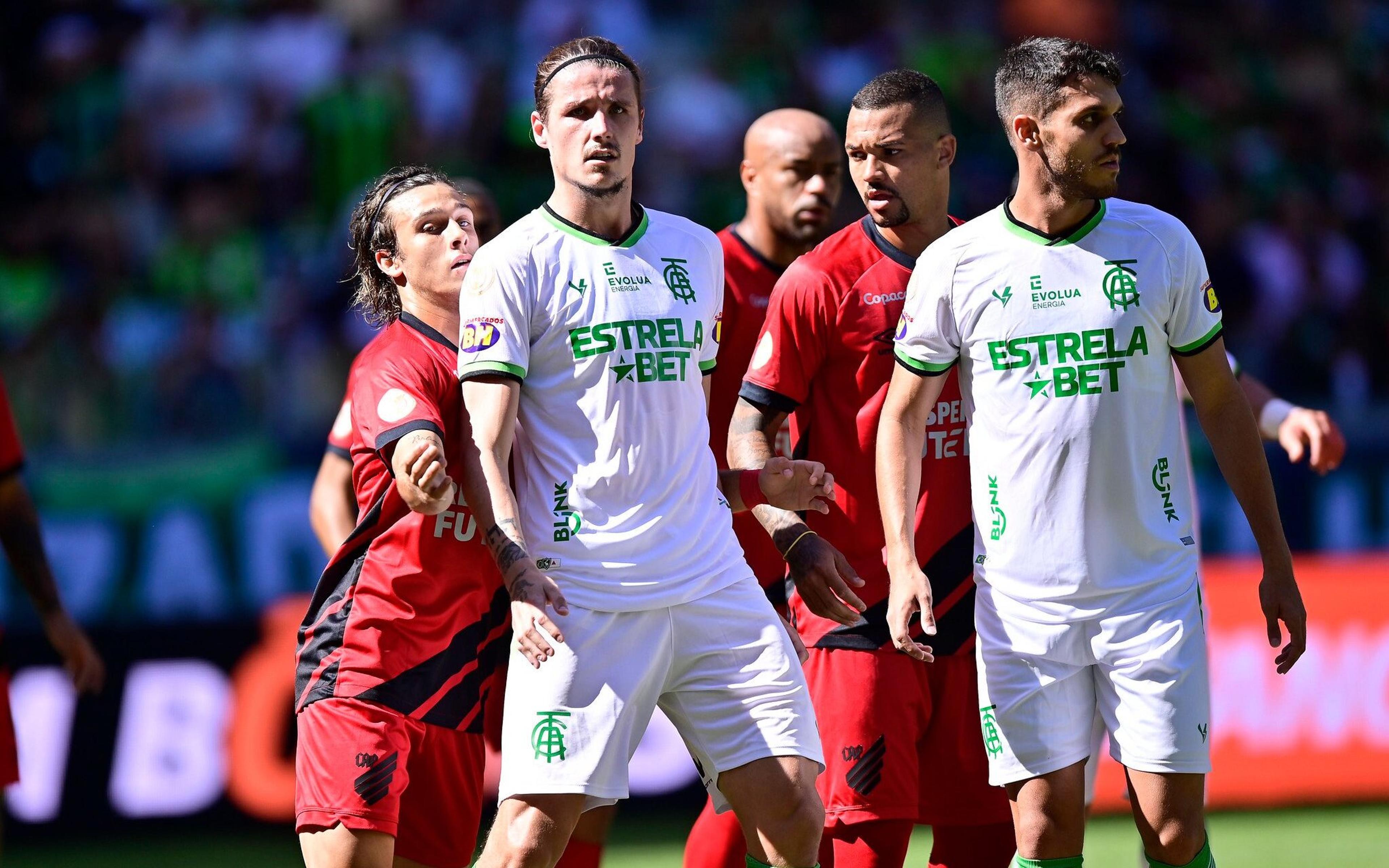 Athletico-PR sai na frente, mas cede o empate para o América-MG no Mineirão