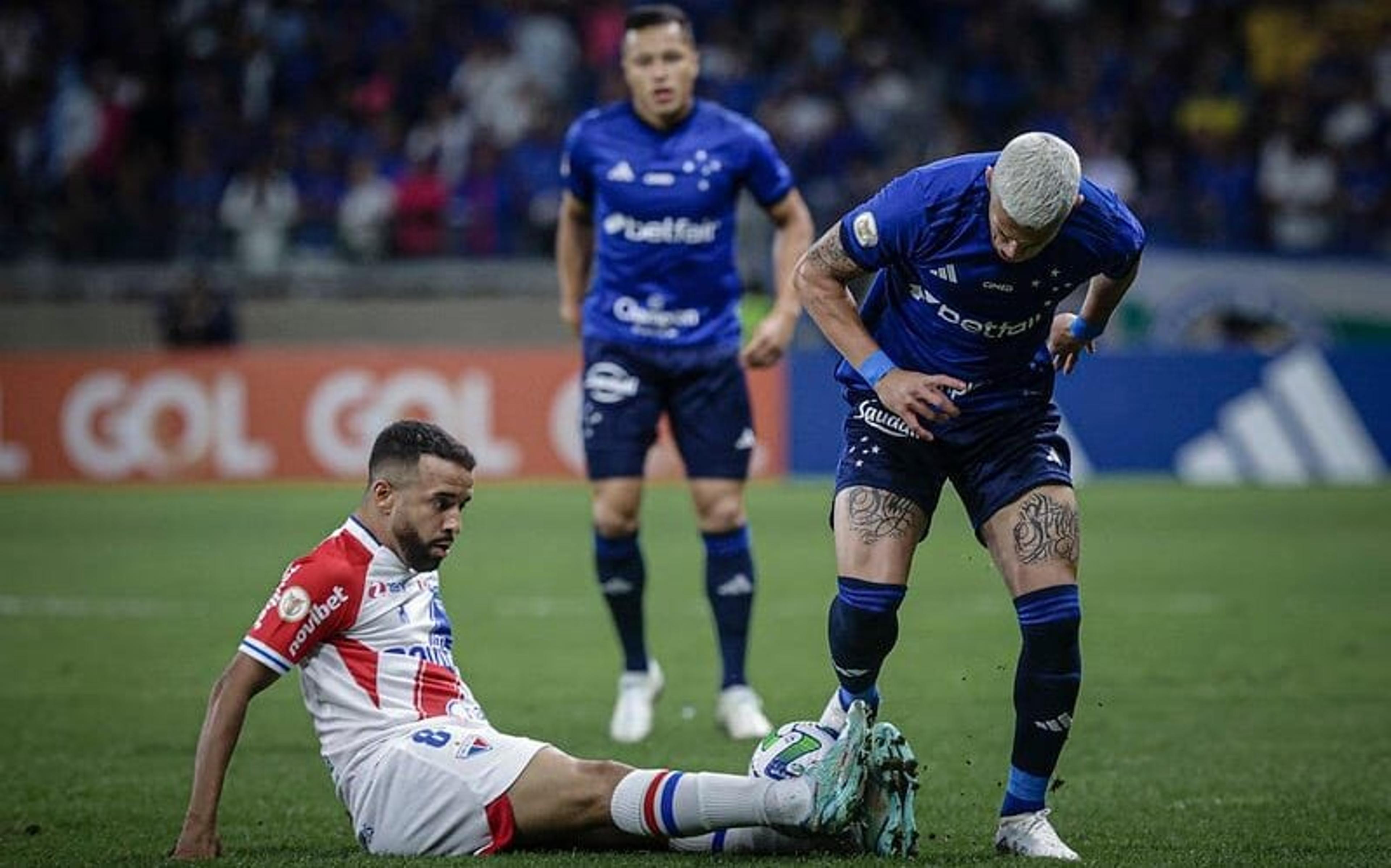 Em confronto direto, Fortaleza vence no Mineirão e aumenta jejum do Cruzeiro na temporada