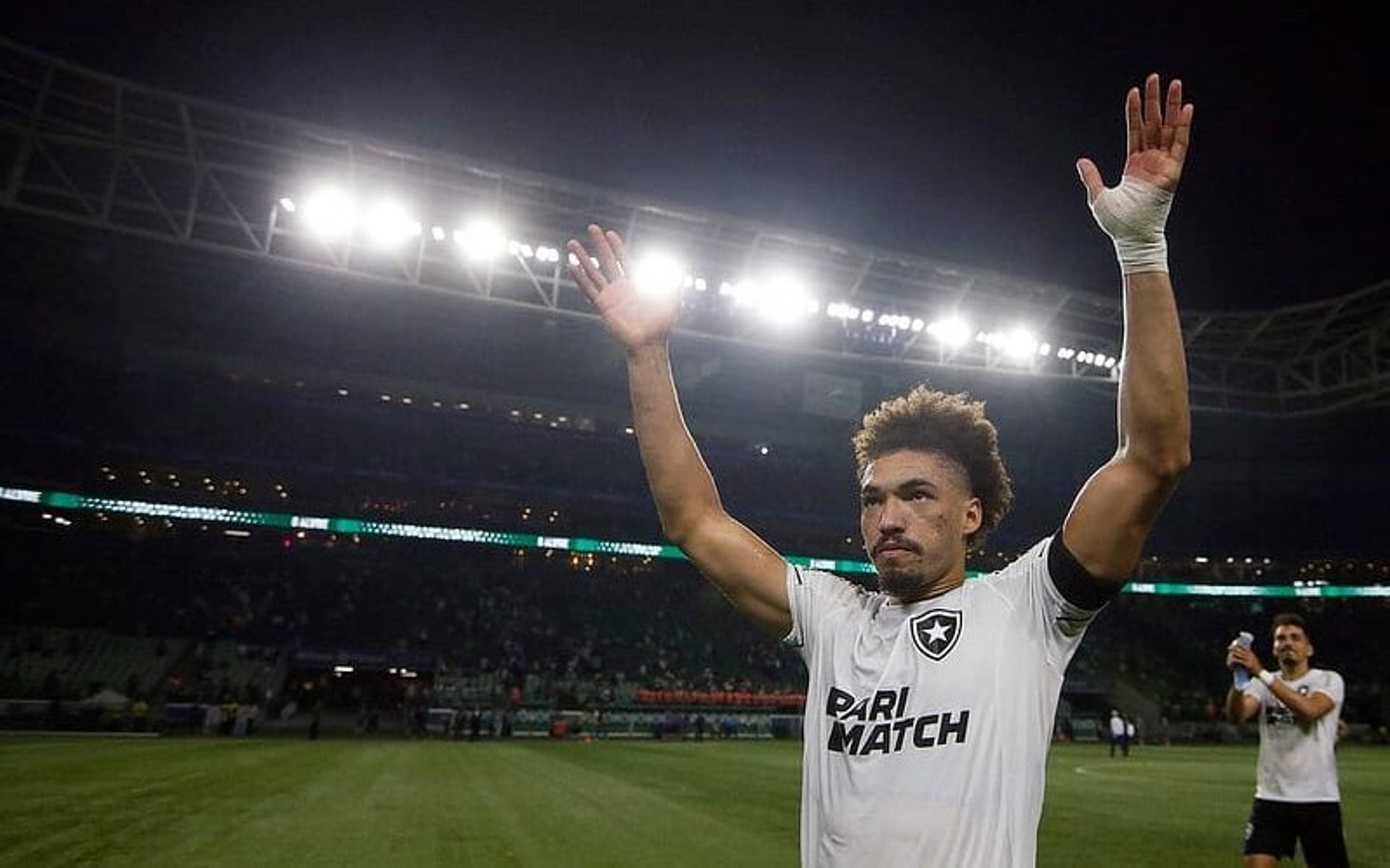 Adryelson celebra fase no Botafogo, fala sobre Seleção Brasileira e rasga elogios para Luís Castro: ‘Extraordinário’