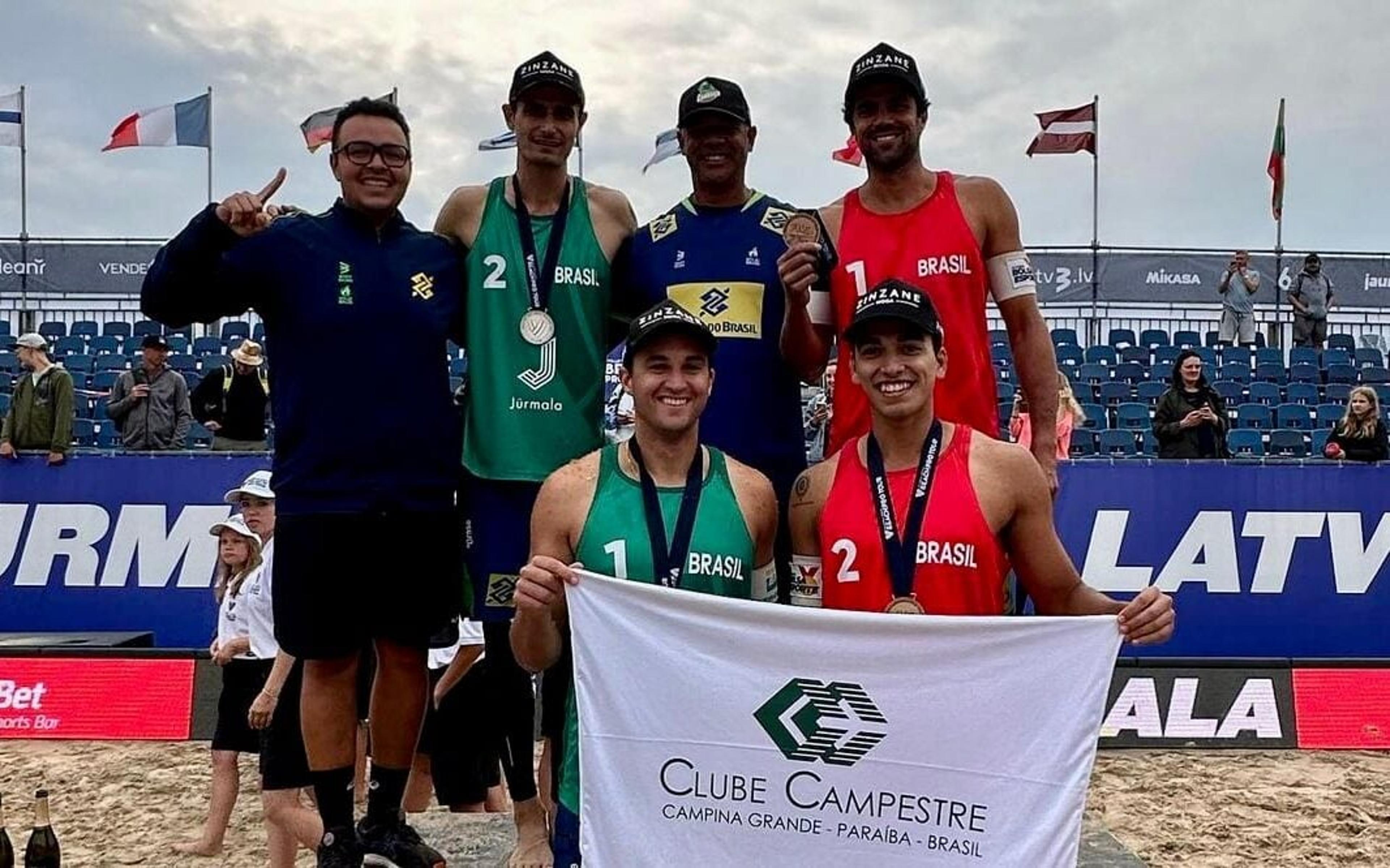 Duplas do Brasil comemoram pódio em etapa do Circuito Mundial de Vôlei de Praia