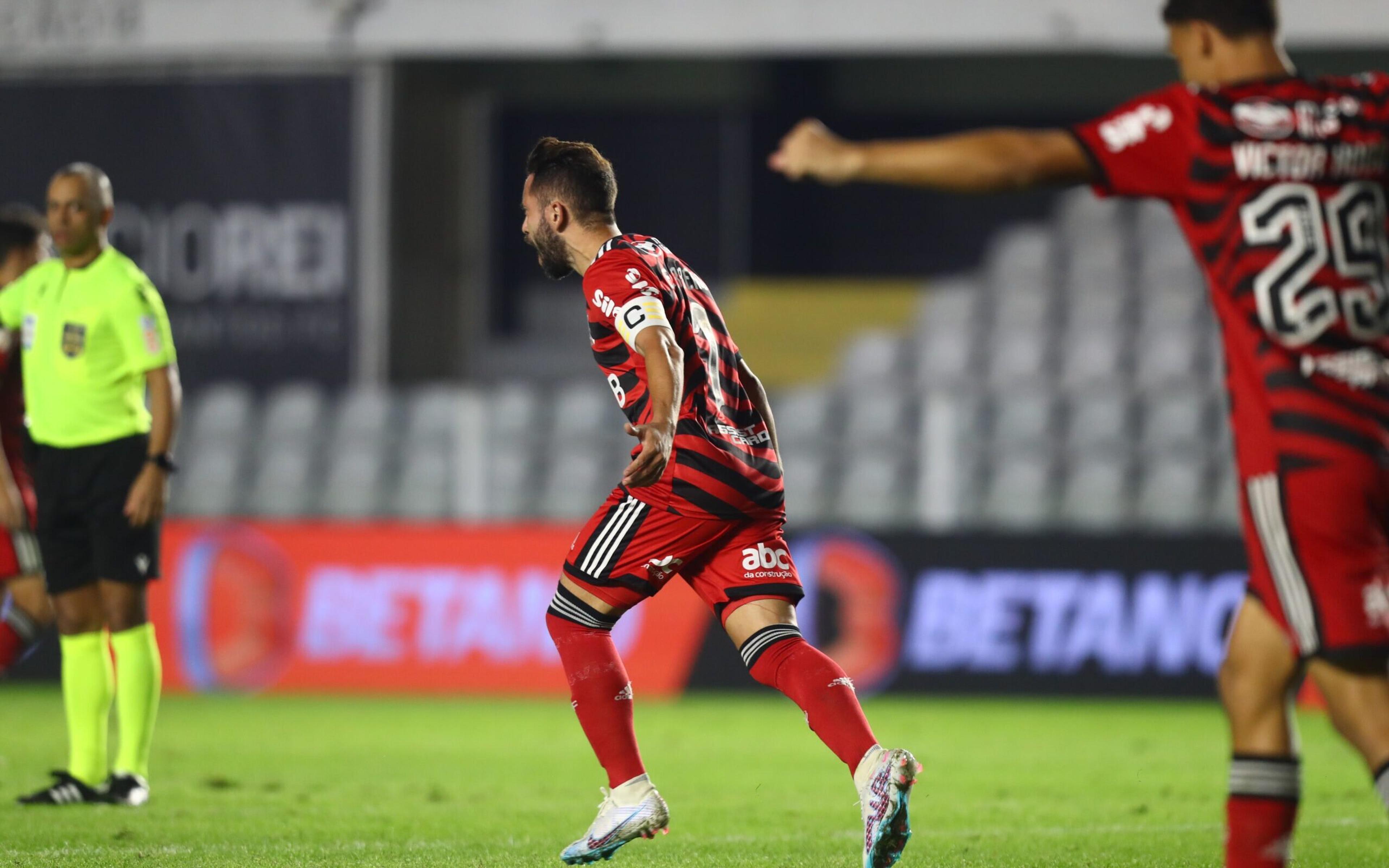 Everton Ribeiro valoriza vitória, mas reconhece dificuldade do Flamengo na temporada 