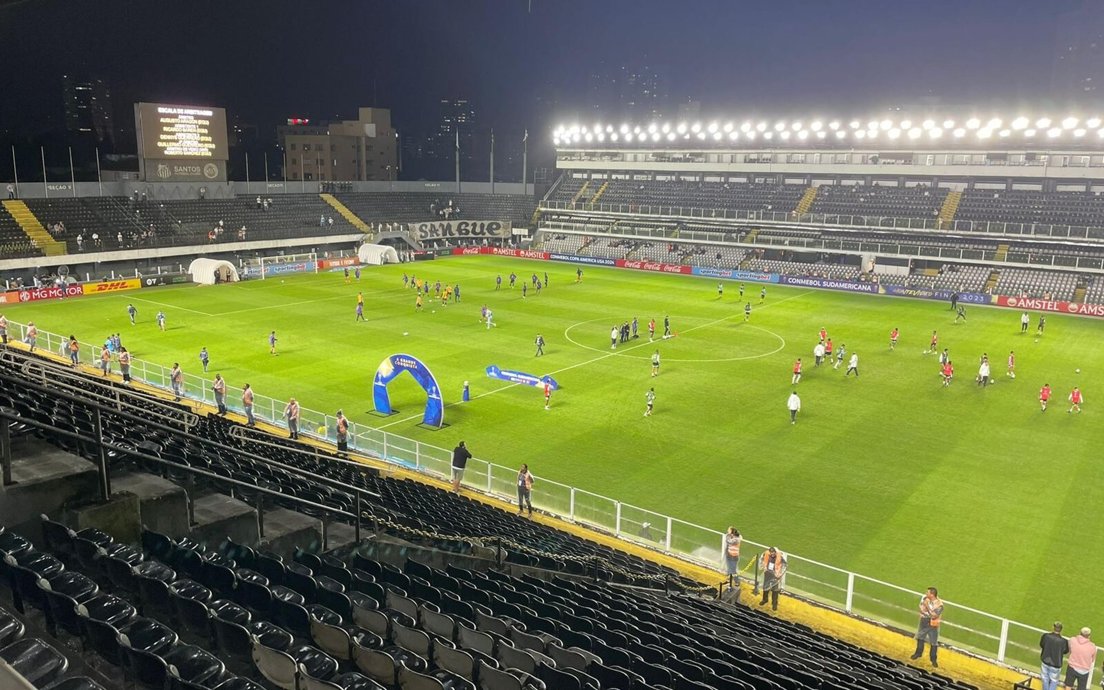 Público baixo, protesto e 12 em campo: o que aconteceu na Vila em Santos x Blooming