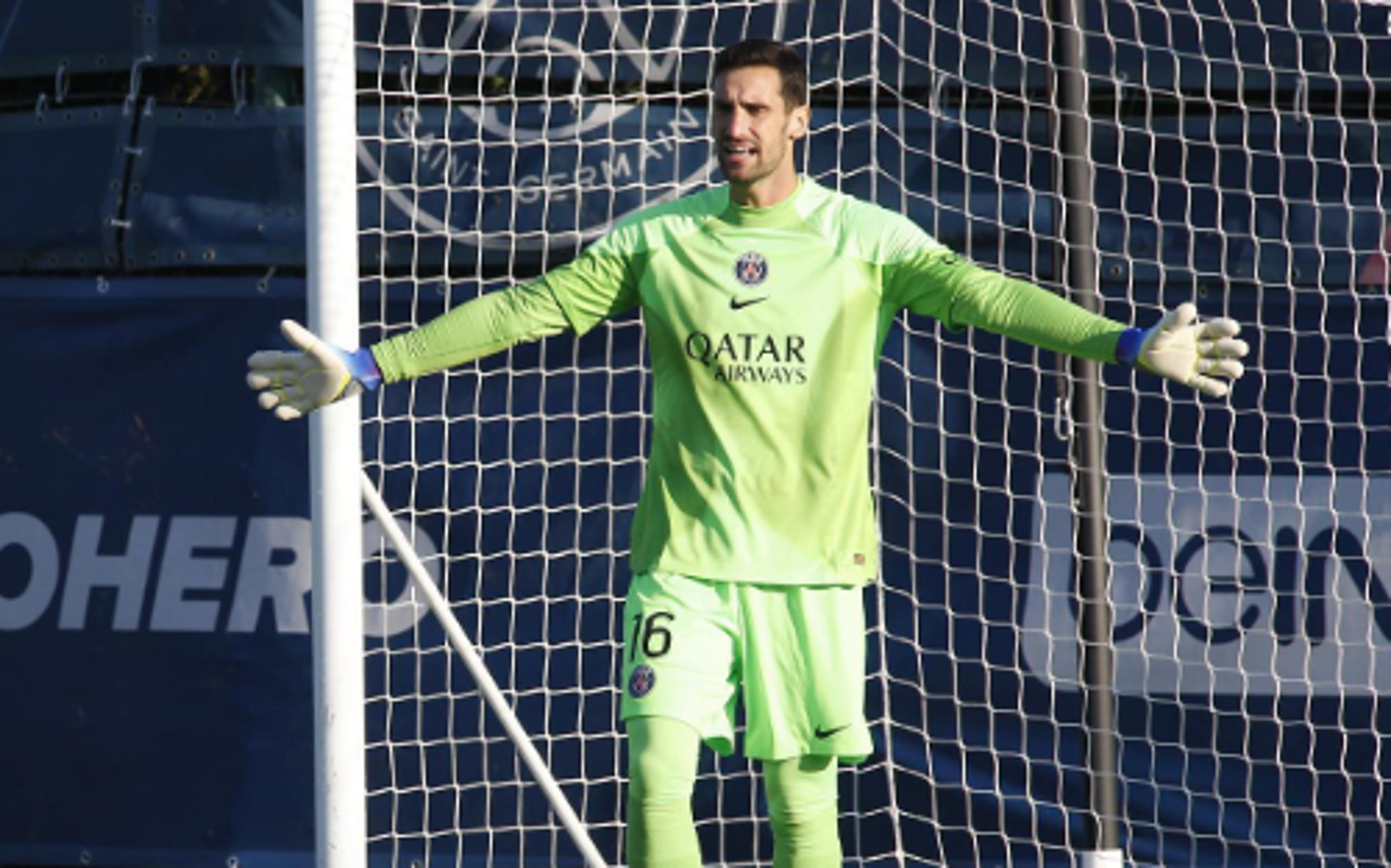 PSG cancela festa do título francês em respeito a Sergio Rico, internado na UTI