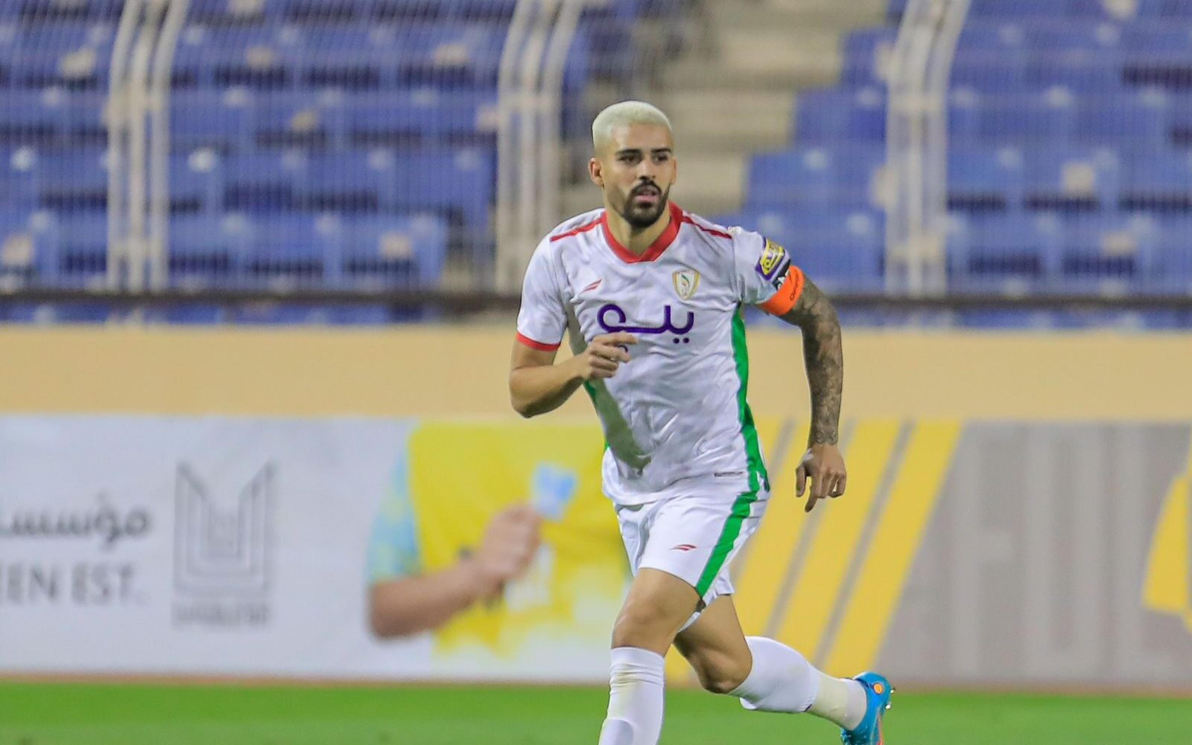 Zagueiro brasileiro acerta com equipe da Arábia Saudita e celebra: ‘Muito feliz e motivado’