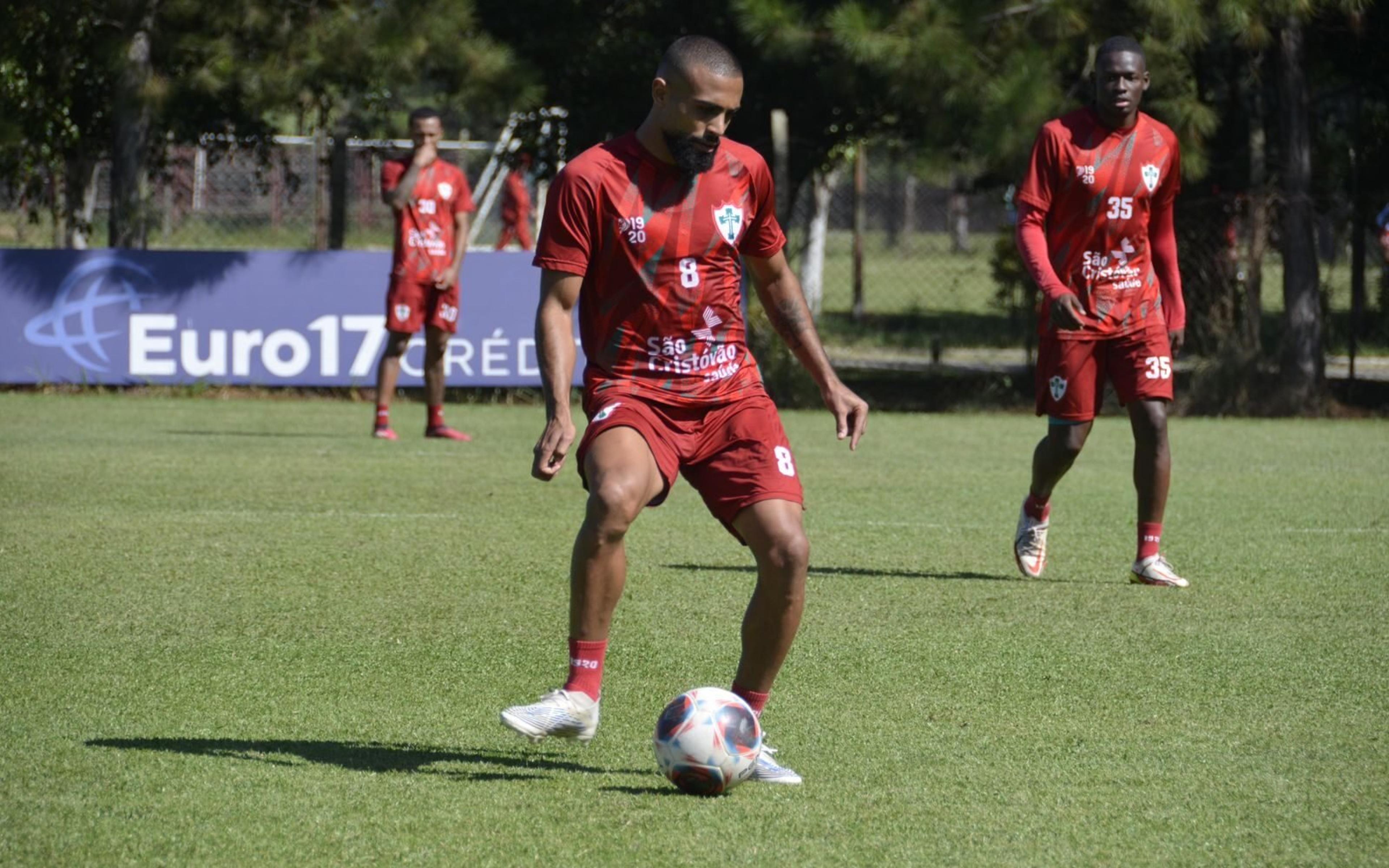 Volante da Portuguesa elogia comissão técnica e relata preparação para estreia na Copa Paulista