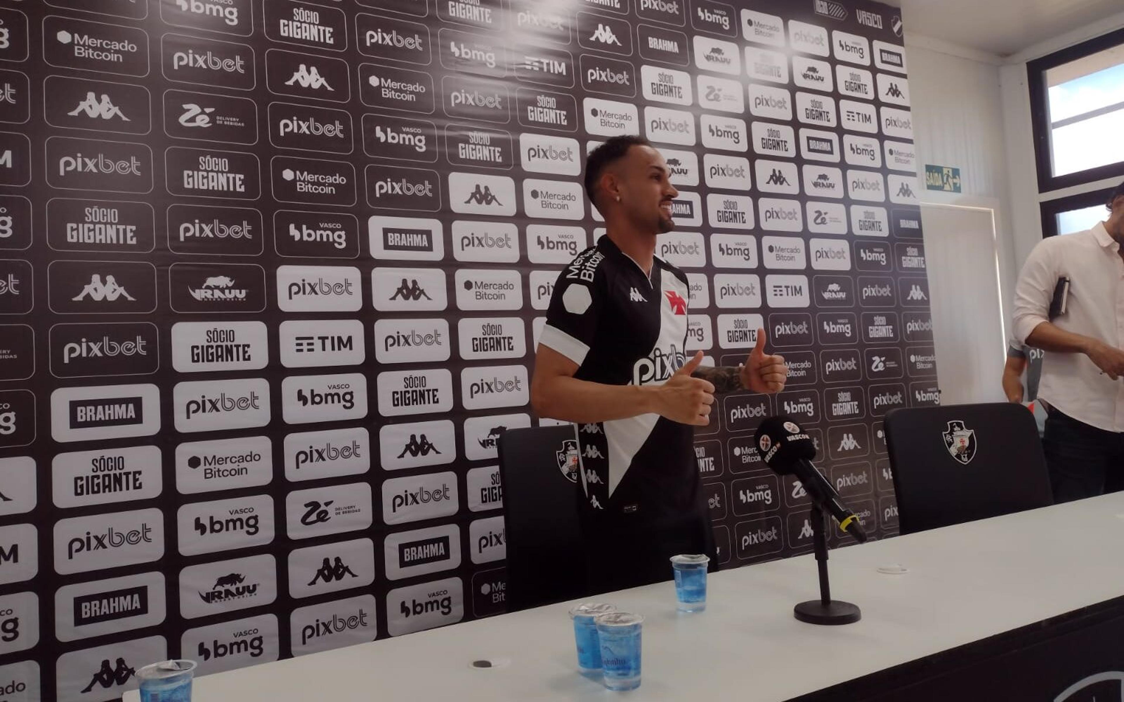 Serginho é apresentado no Vasco e minimiza o fato de ser um desconhecido: ‘Tenho que mostrar dentro de campo’