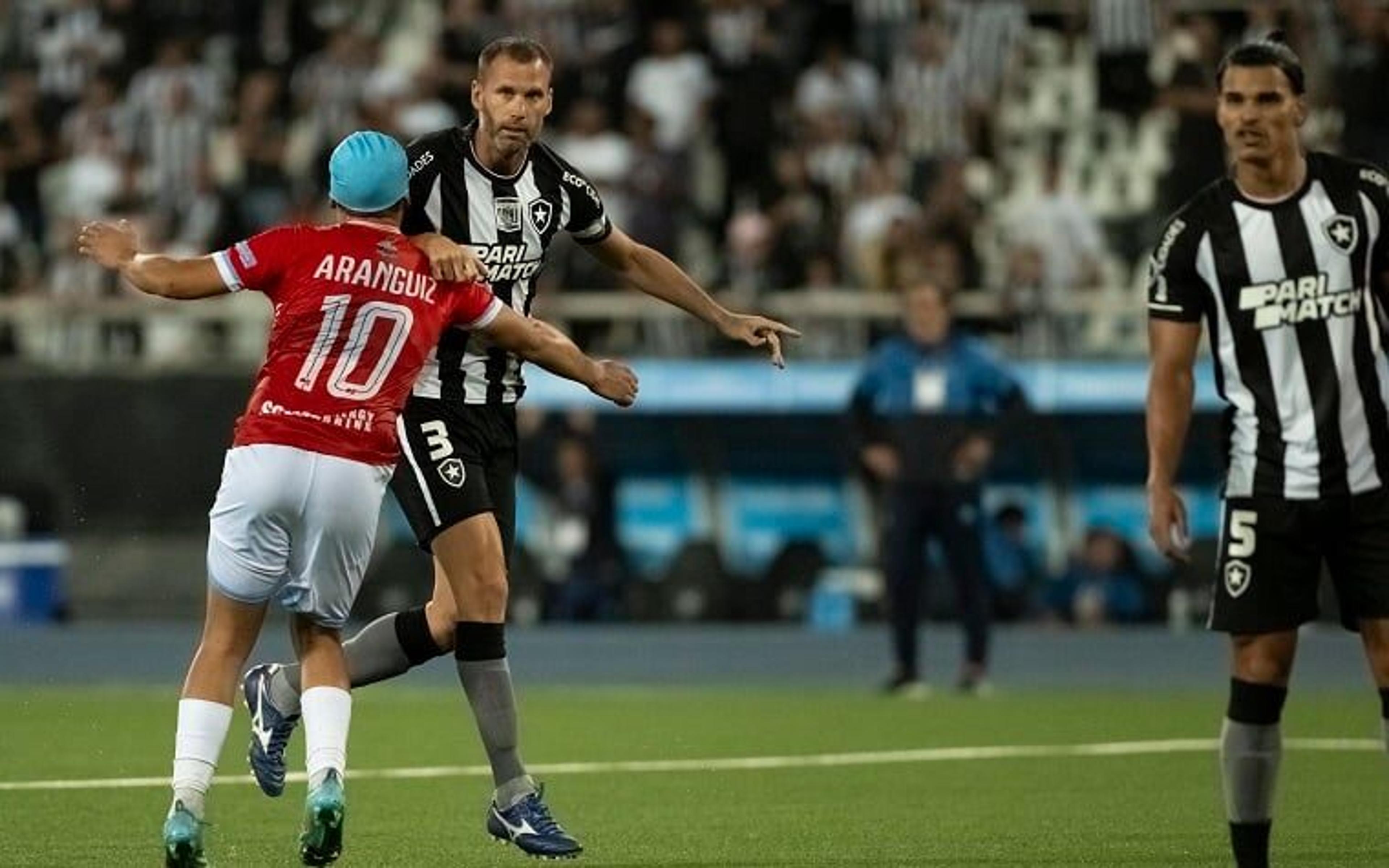 ‘Estou feliz, me aposentando no clube que amo’, diz Joel Carli em seu último jogo pelo Botafogo