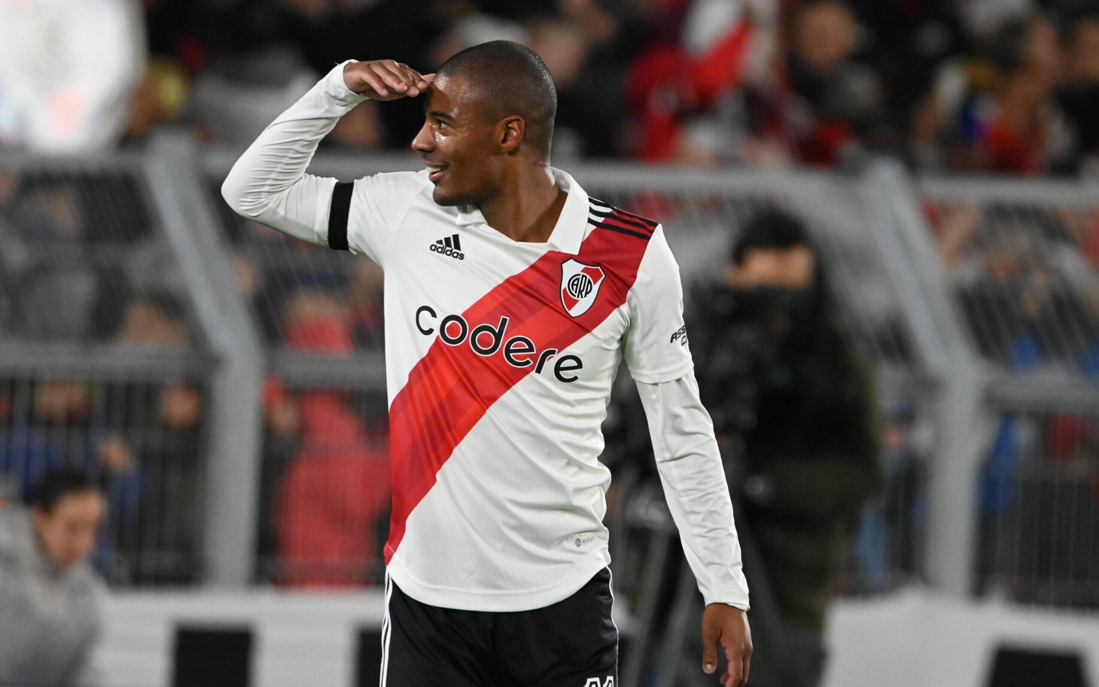 Em meio as tratativas com o Flamengo, De La Cruz decide no River Plate