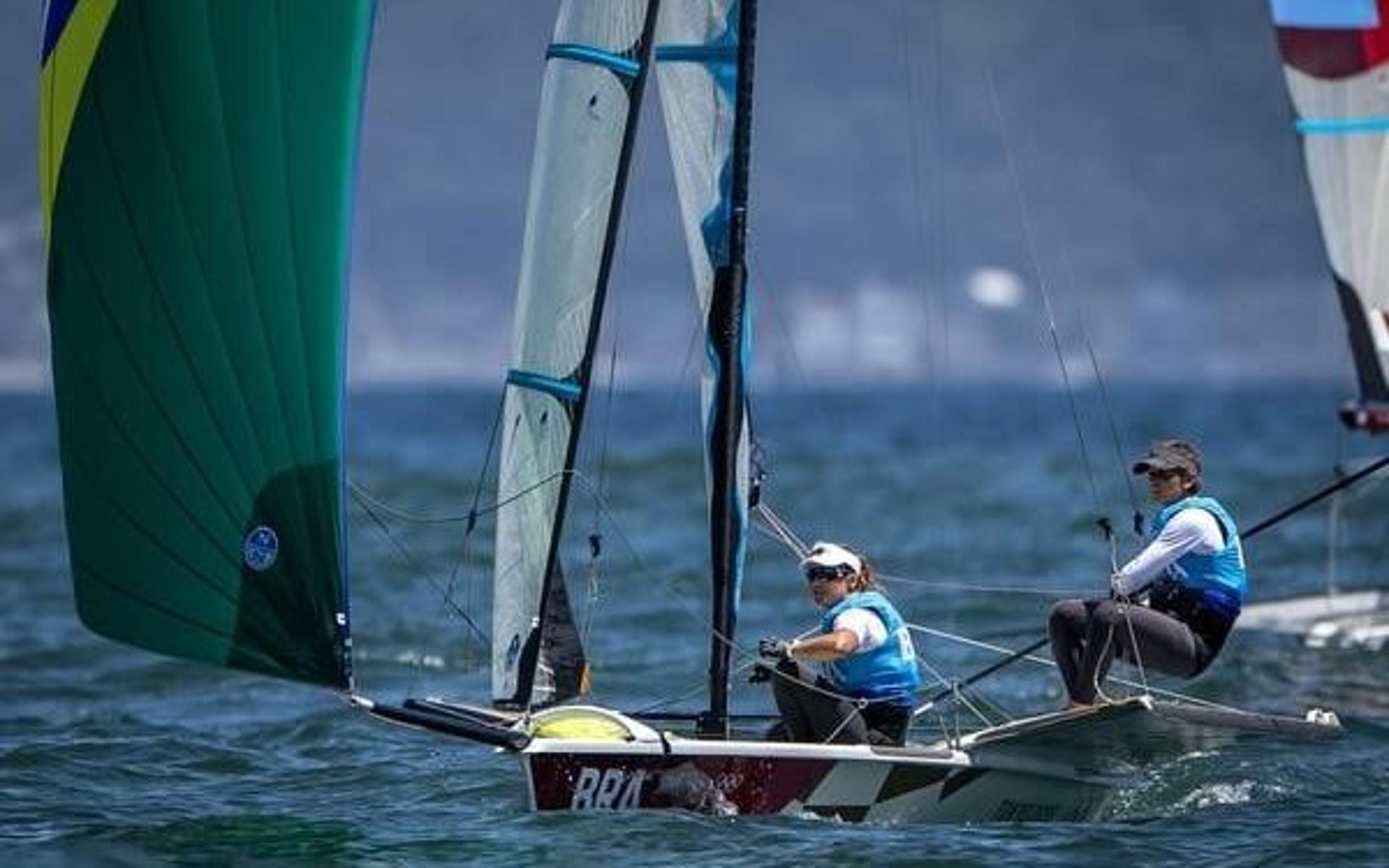 Faltando 400 dias para Paris 2024, COB testará as bases da vela em Marselha e do surfe no Taiti