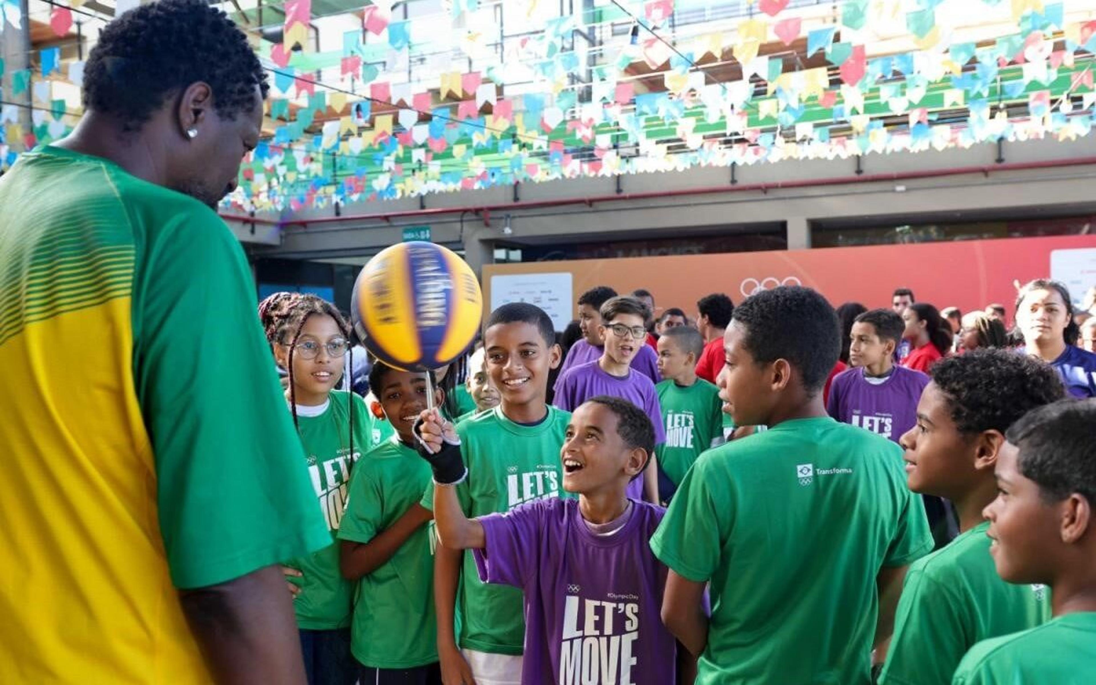 Comemorações do Dia Olímpico: COB faz campanha apresentando esportes para crianças de escolas públicas no Rio de Janeiro