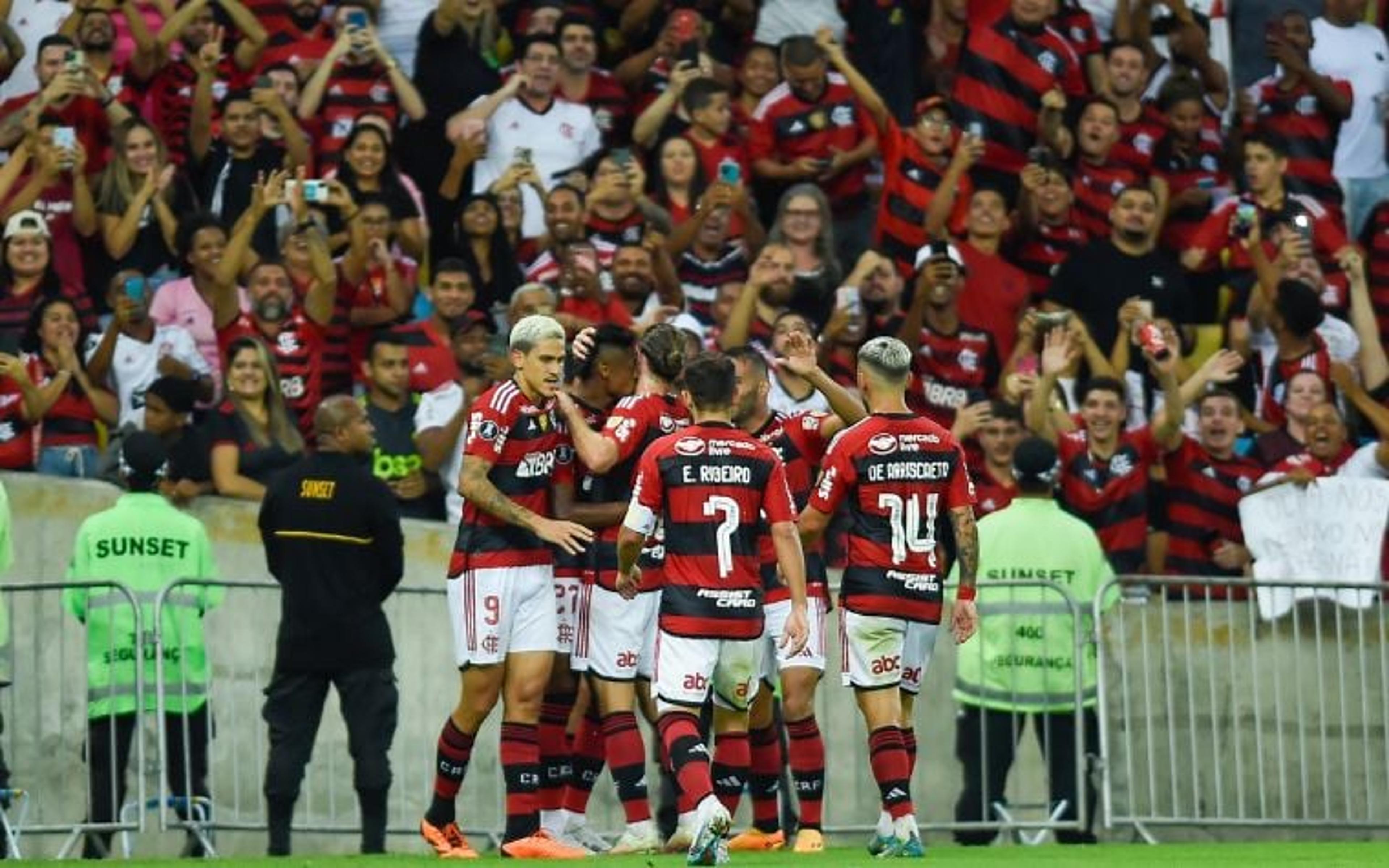 ANÁLISE: Domínio do Flamengo contra o Aucas premia força coletiva do elenco e Sampaoli