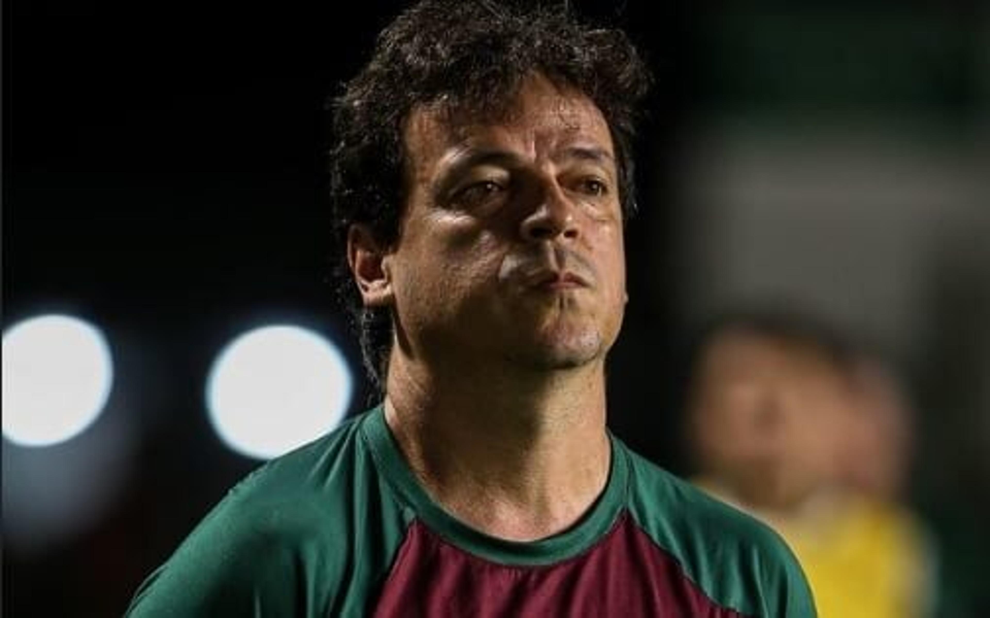 Diniz se frustra com vacilo defensivo do Fluminense e mostra bronca com arbitragem no empate com o Goiás