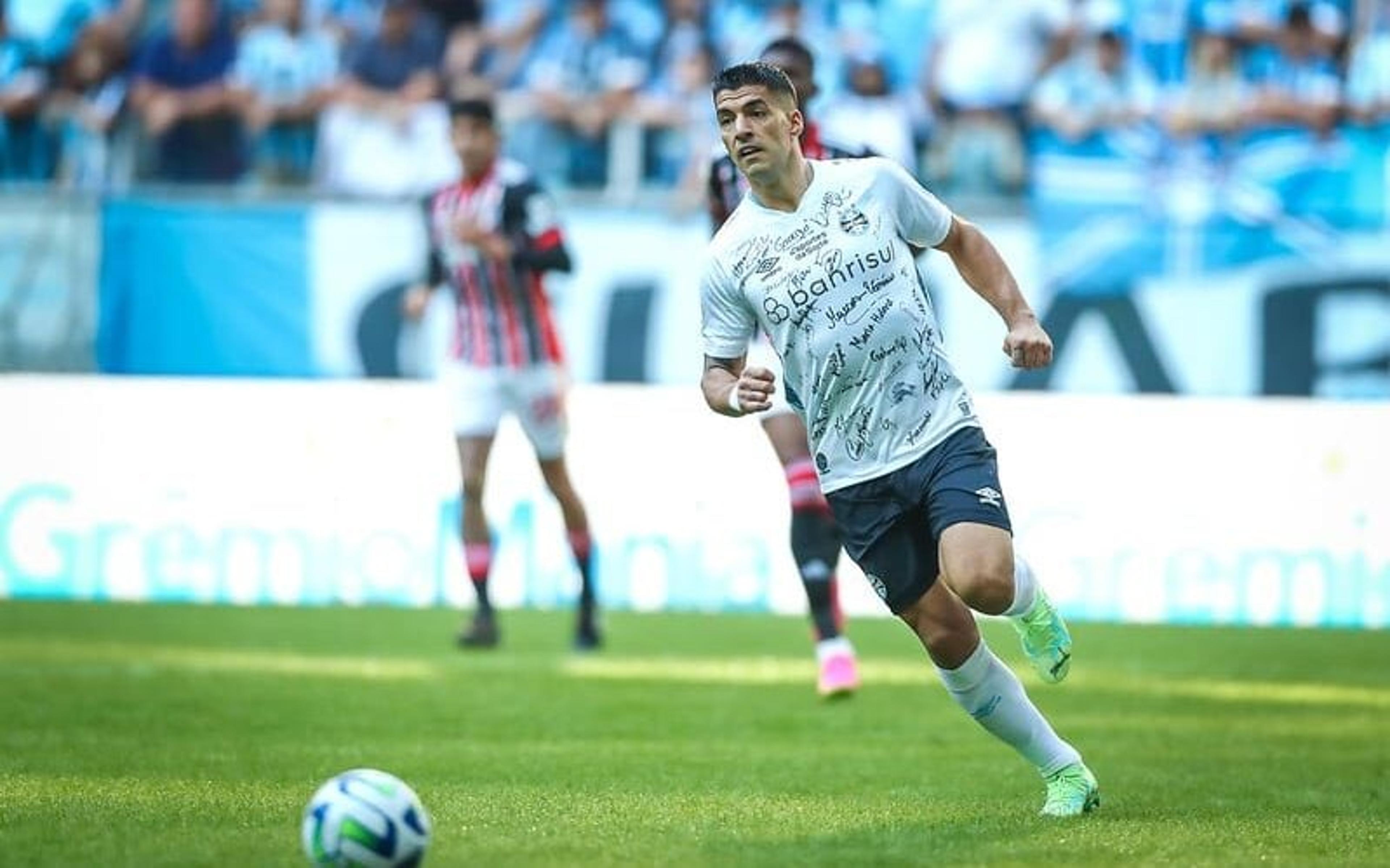 Em meio à indefinição, Suárez é relacionado pelo Grêmio para enfrentar o América-MG