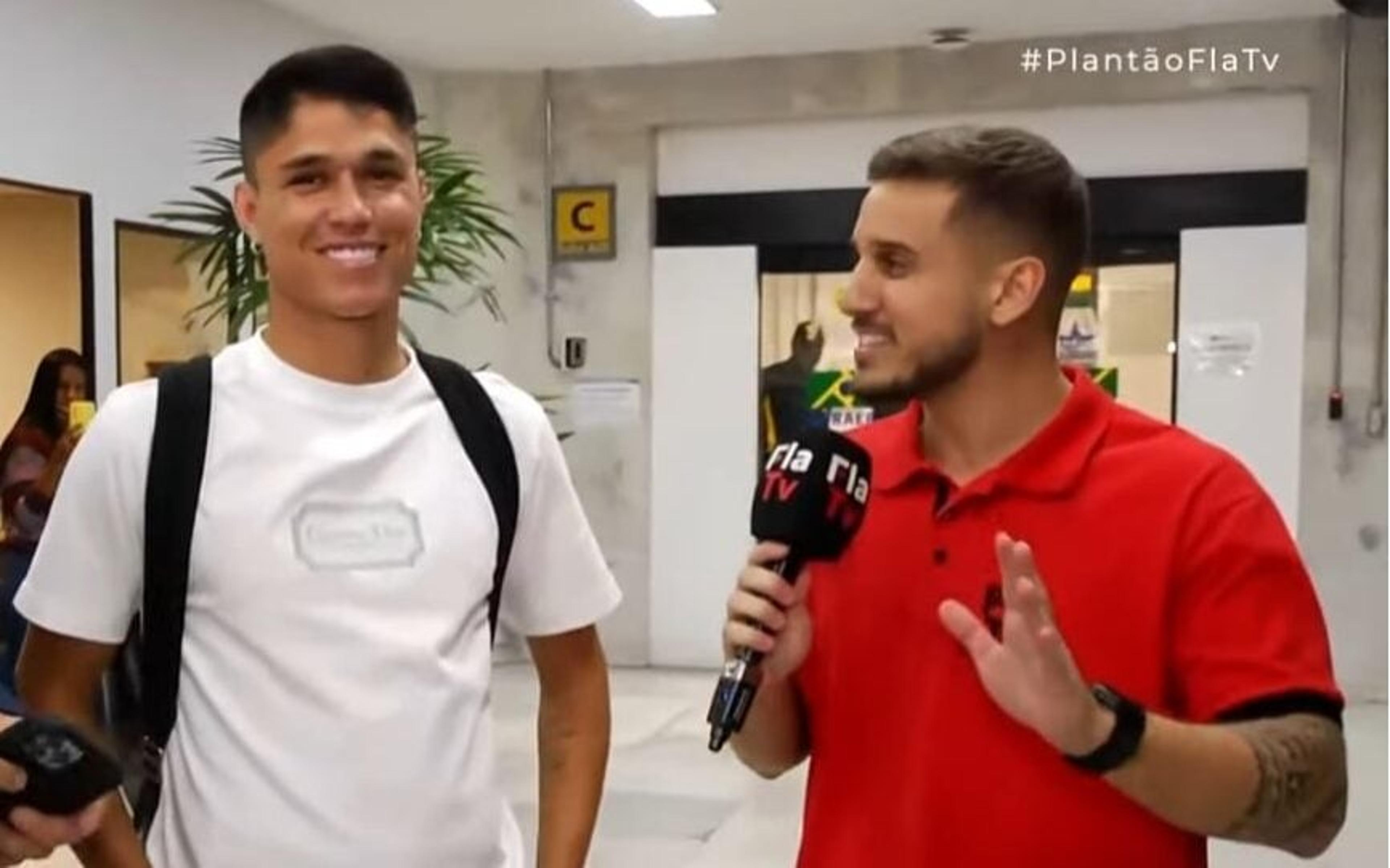 Luiz Araújo chega ao Rio de Janeiro para se apresentar ao Flamengo: ‘Agora faço parte da Nação’