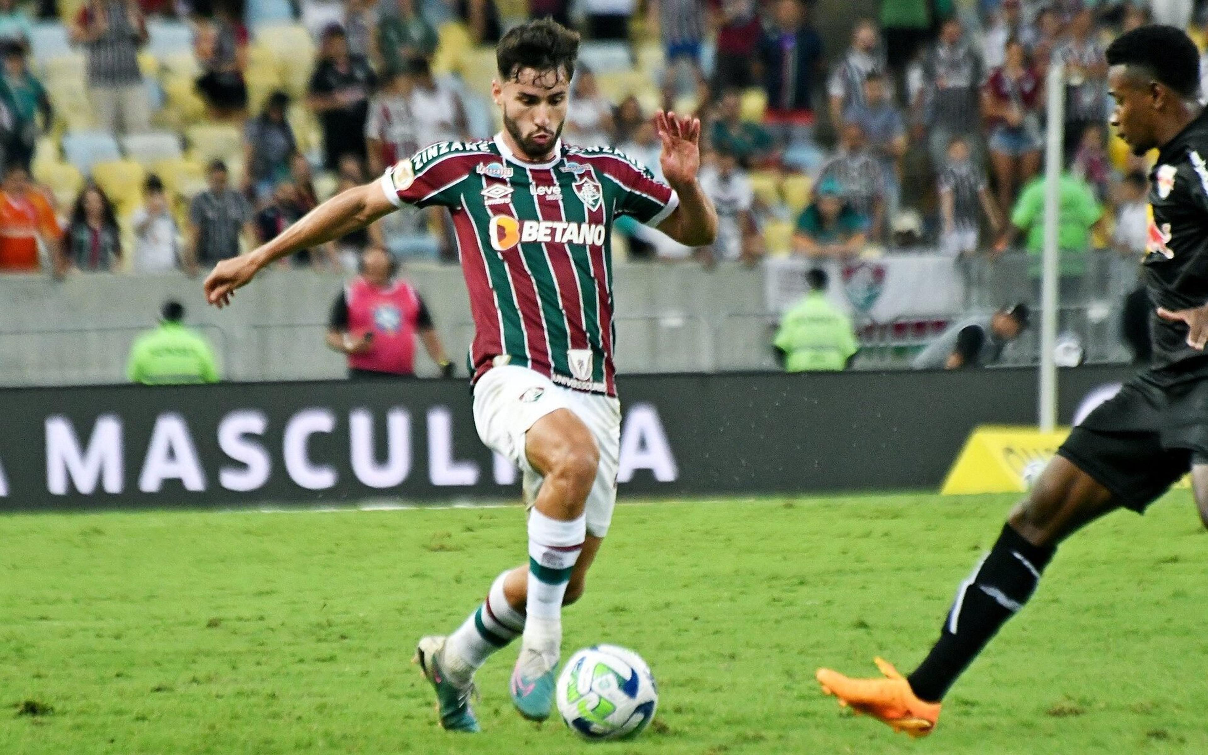 Vaias justas? Diniz sai em defesa de jogador do Fluminense