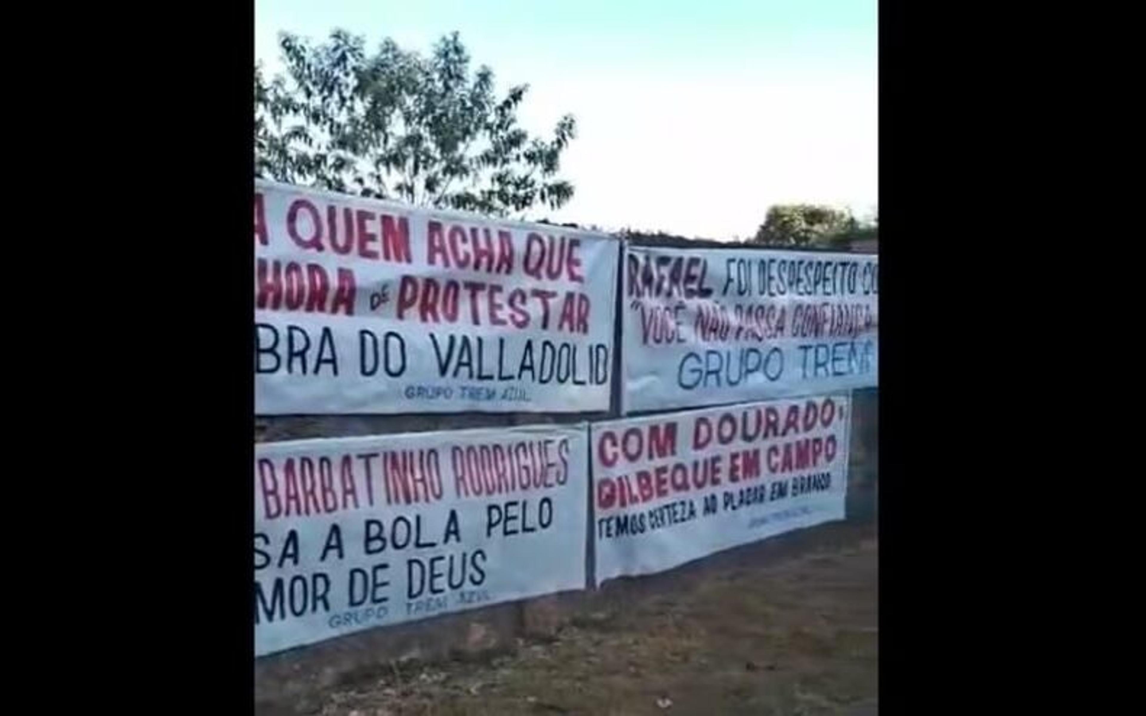 Mais protestos: torcedores do Cruzeiro cobram jogadores antes do duelo com o Bahia