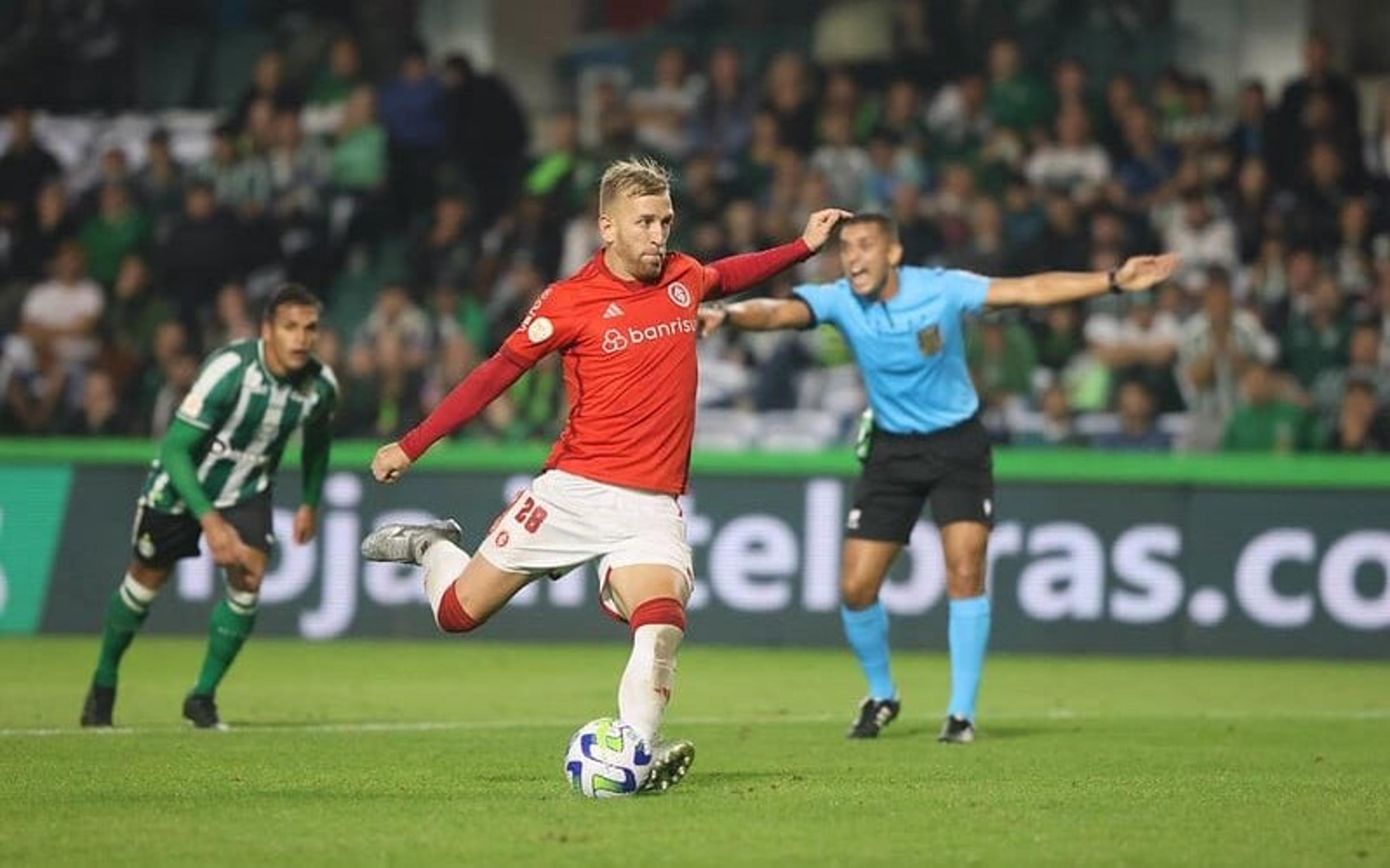 Internacional confirma lesão muscular de Pedro Henrique