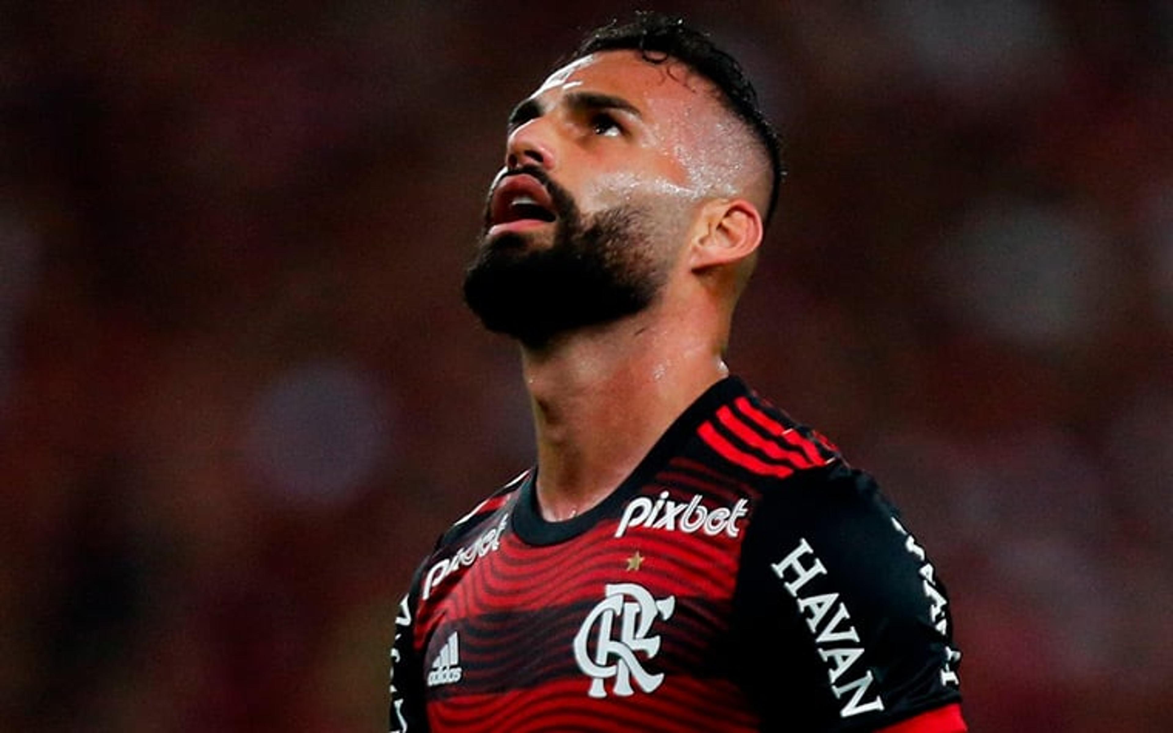 Flamengo planeja definir situação de meia até o fim de semana; Inter se interessa por jogador