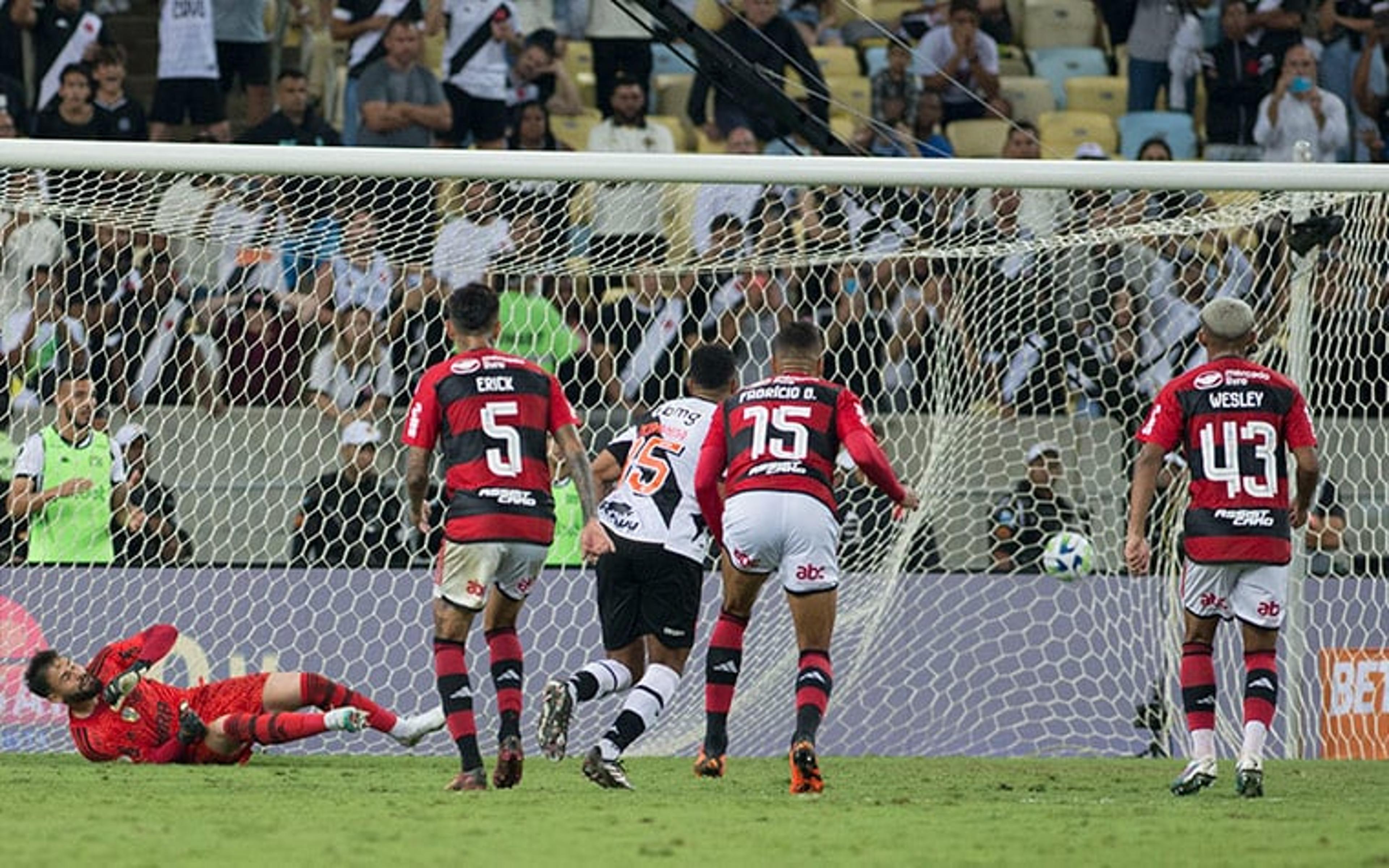 Qual é o tamanho do gol no futebol?