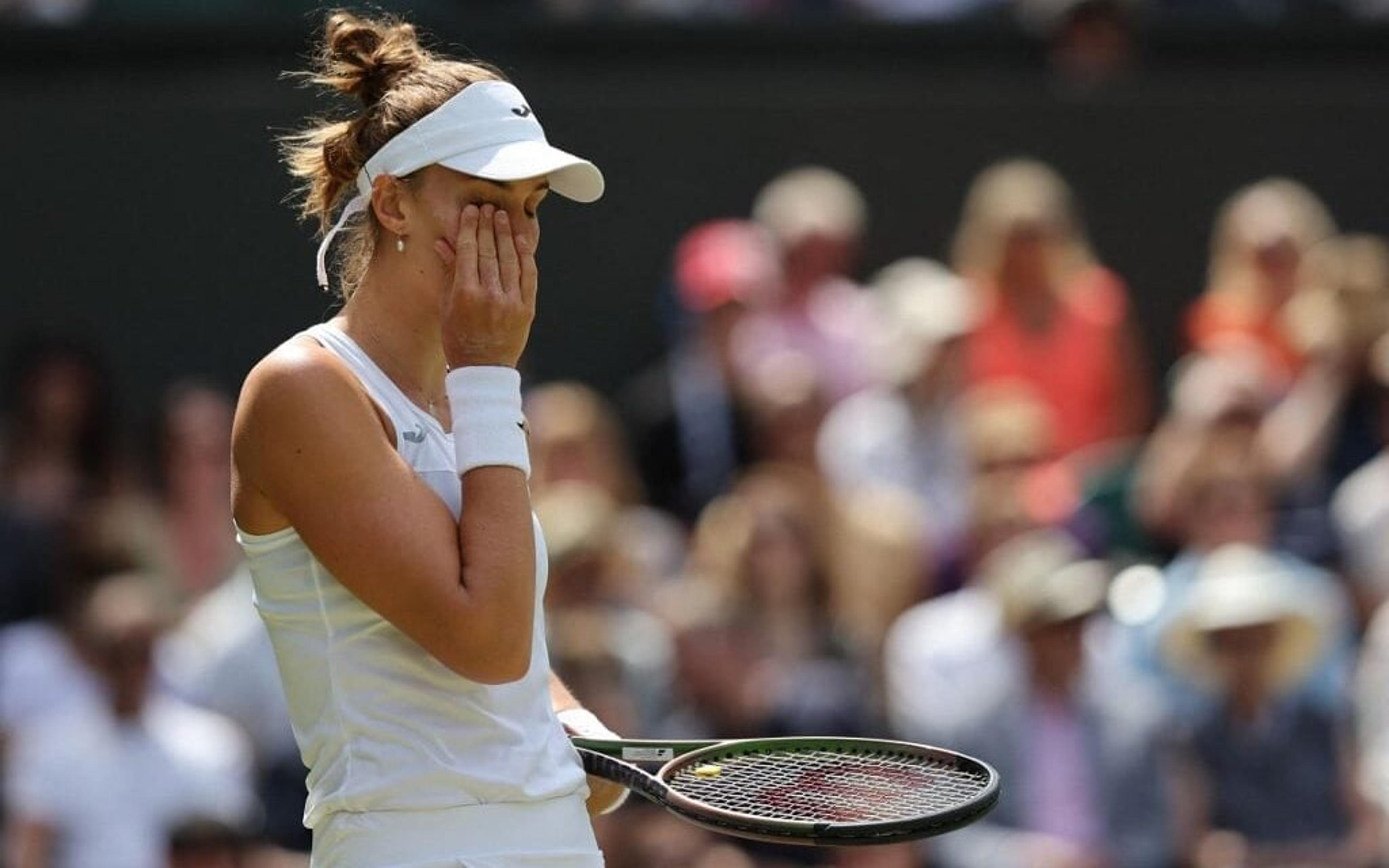 Bia Haddad sofre lesão, abandona contra Rybakina e chora em Wimbledon