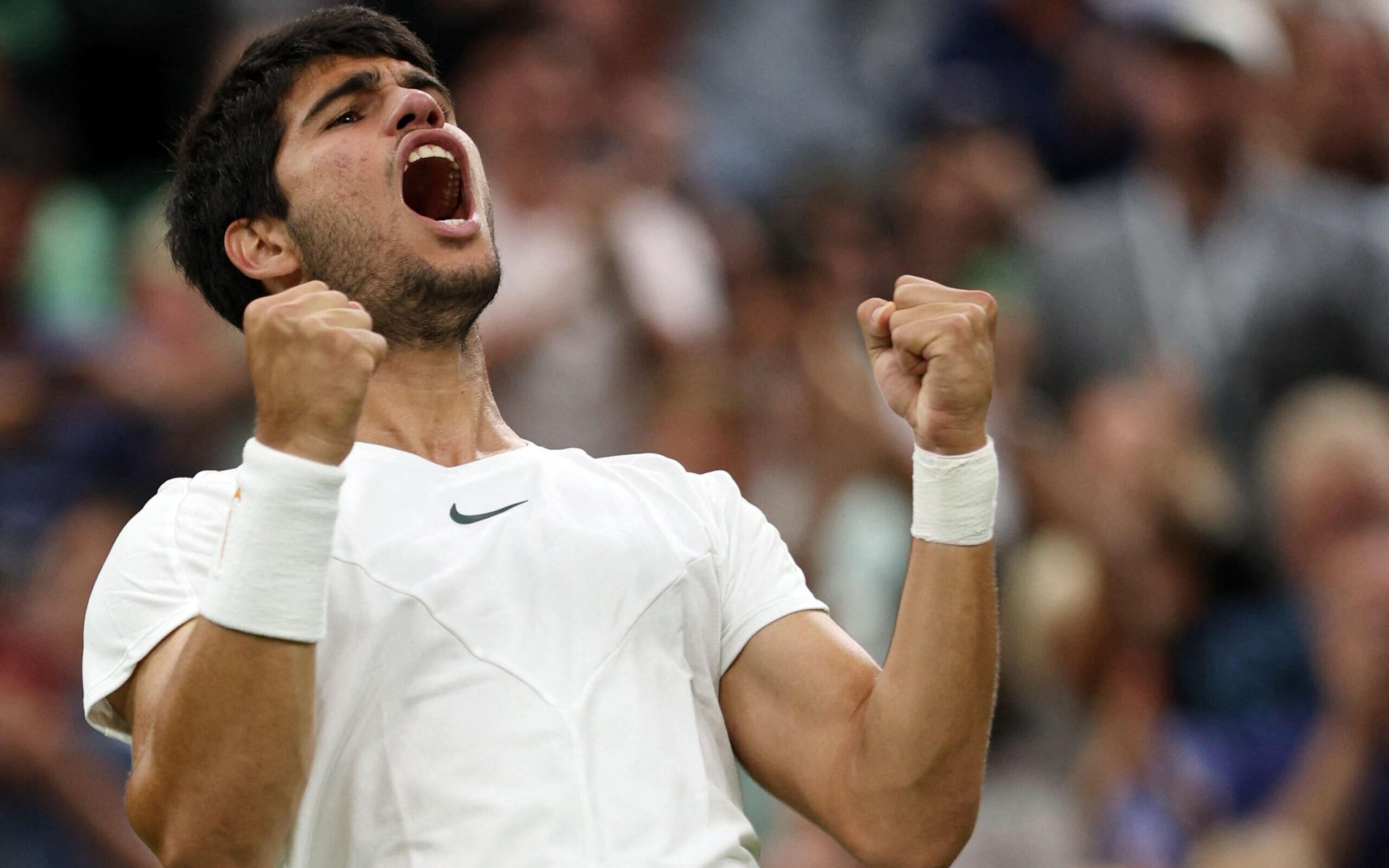 Alcaraz vira contra Berrettini e se classifica às quartas de final de Wimbledon