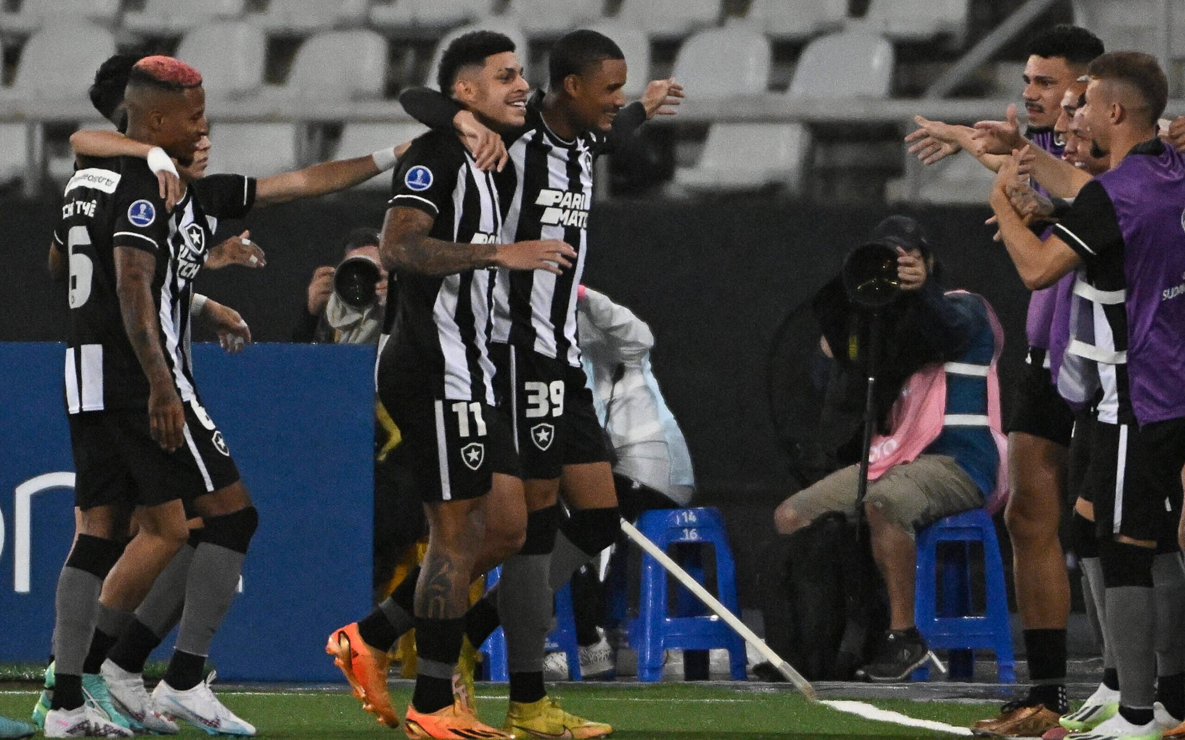 Na estreia de Bruno Lage, Botafogo fica no empate com o Patronato, mas se classifica para próxima fase da Sul-Americana