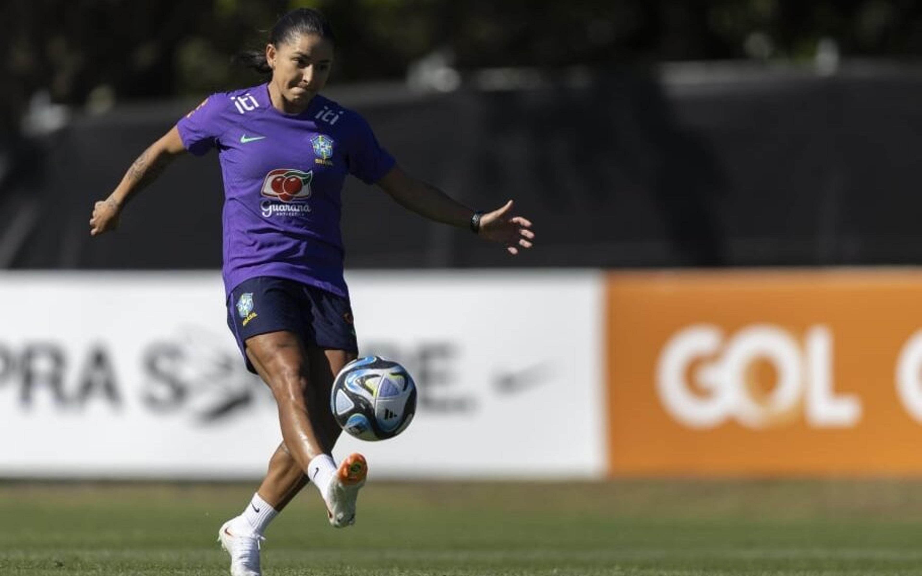 Seleção Brasileira Feminina faz primeiro treino com bola em preparação para a Copa do Mundo