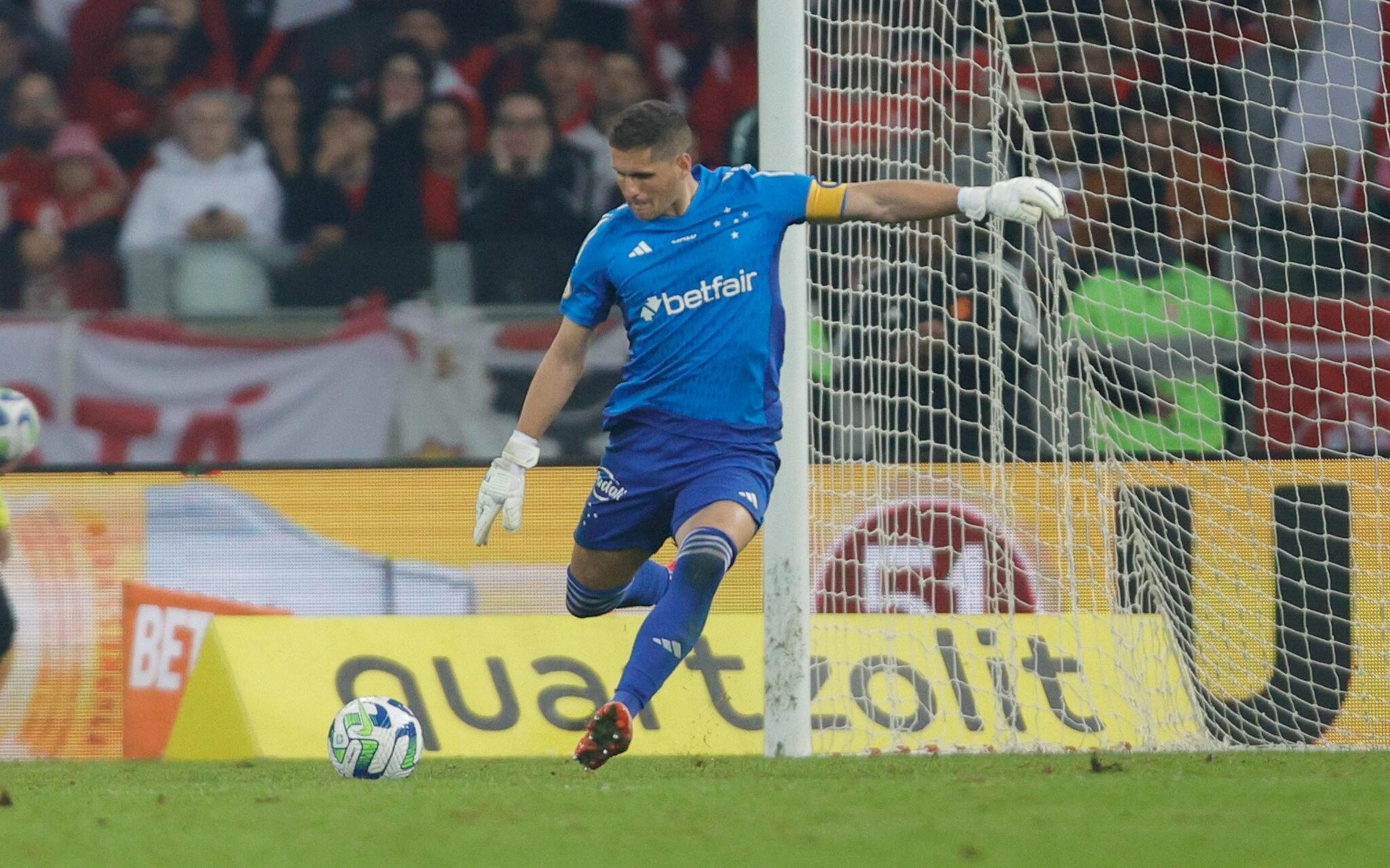 Empate com o Inter teve ‘gosto amargo’ para o goleiro Rafael Cabral, do Cruzeiro