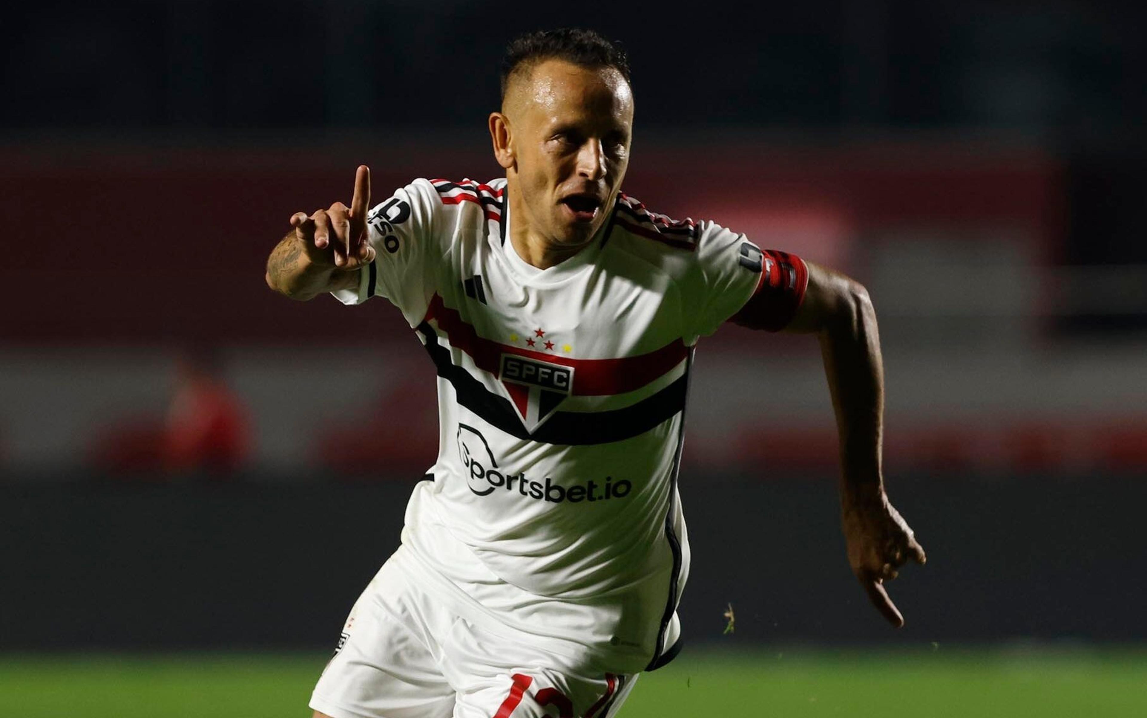 São Paulo libera Rafinha para receber homenagem na Alemanha, mas Dorival terá retornos contra o Cuiabá