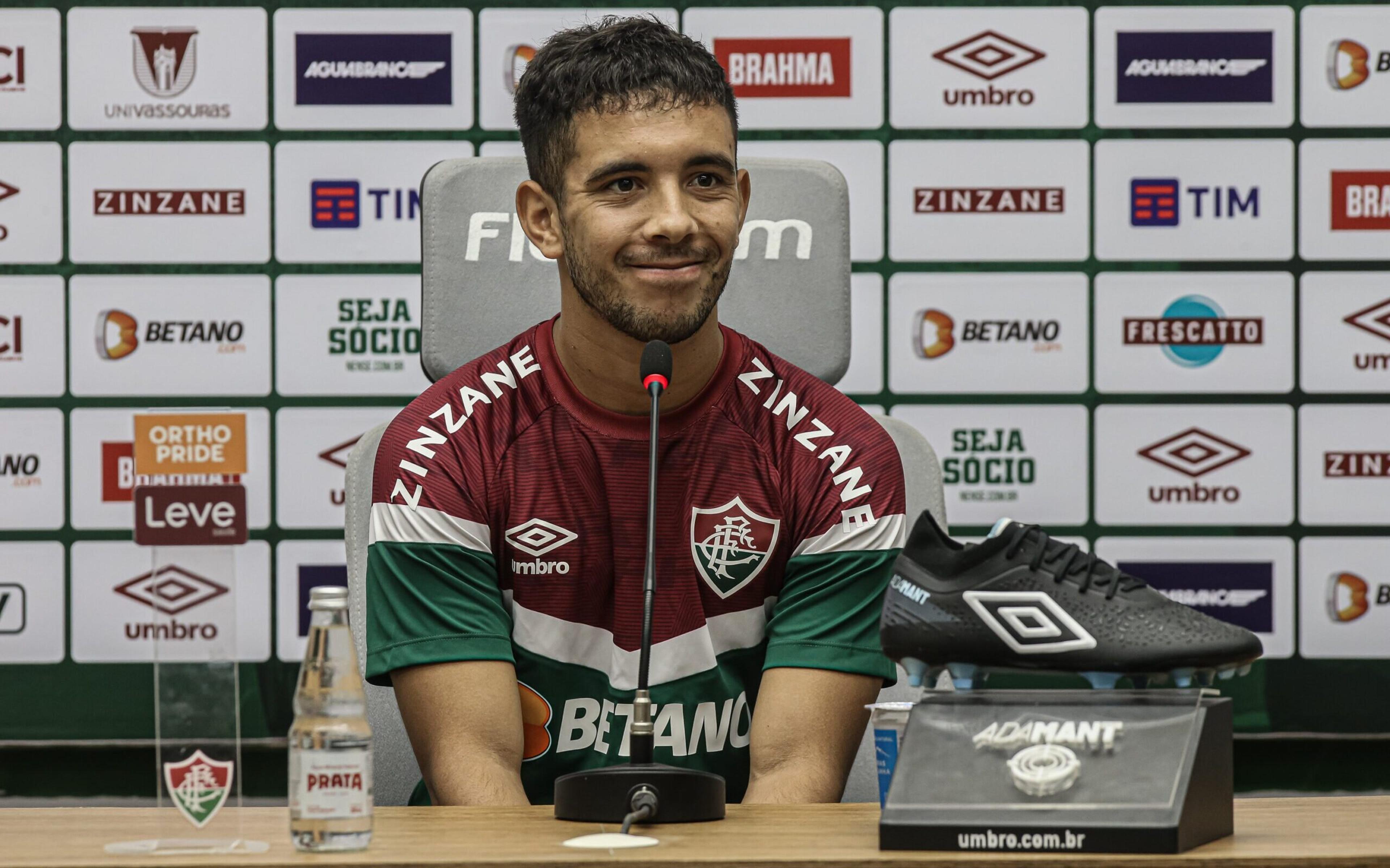 Leo Fernández esbanja alegria em apresentação no Fluminense: ‘Salto na minha carreira’