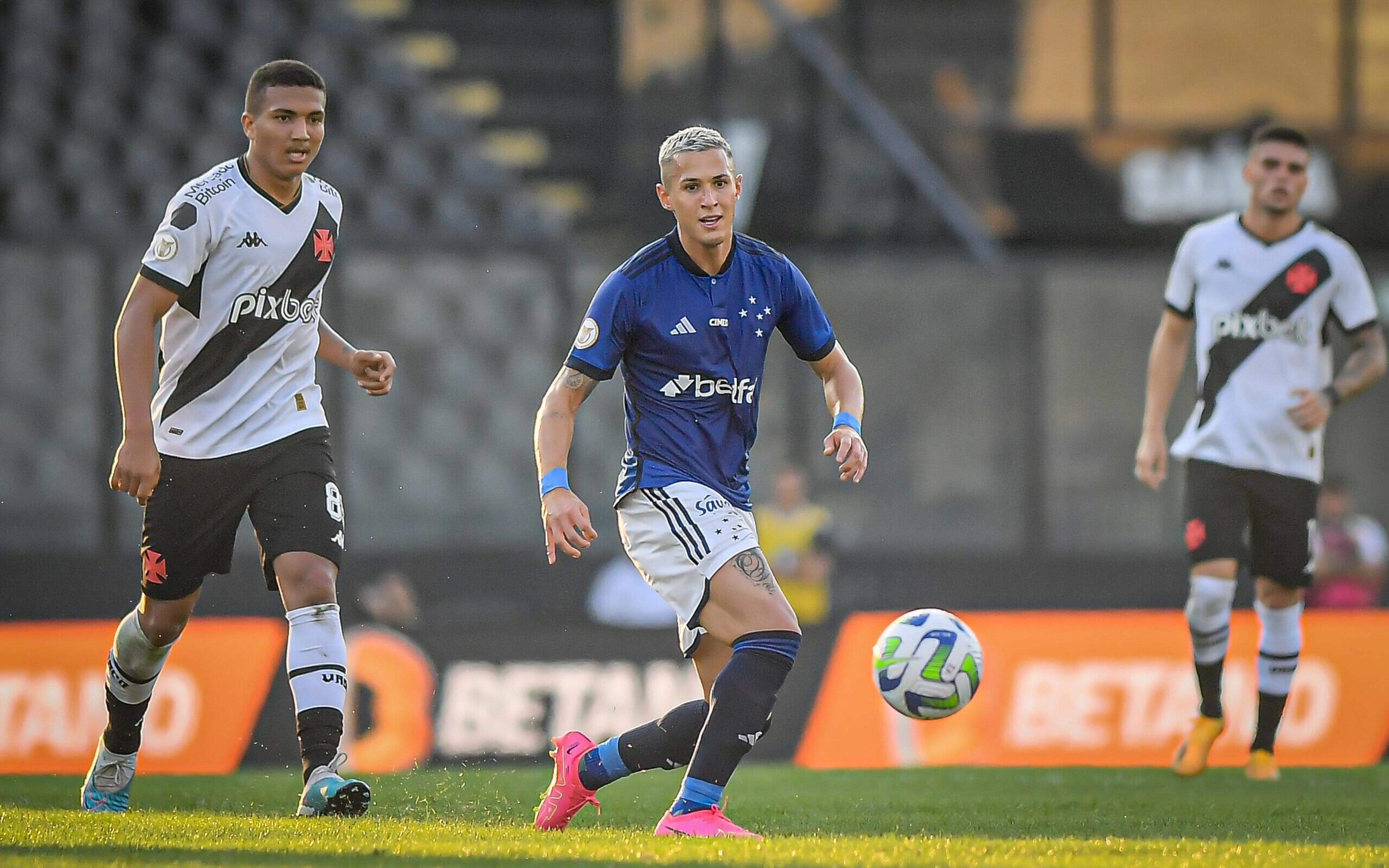 VÍDEO: melhores momentos da vitória do Cruzeiro sobre o Vasco pelo Brasileirão