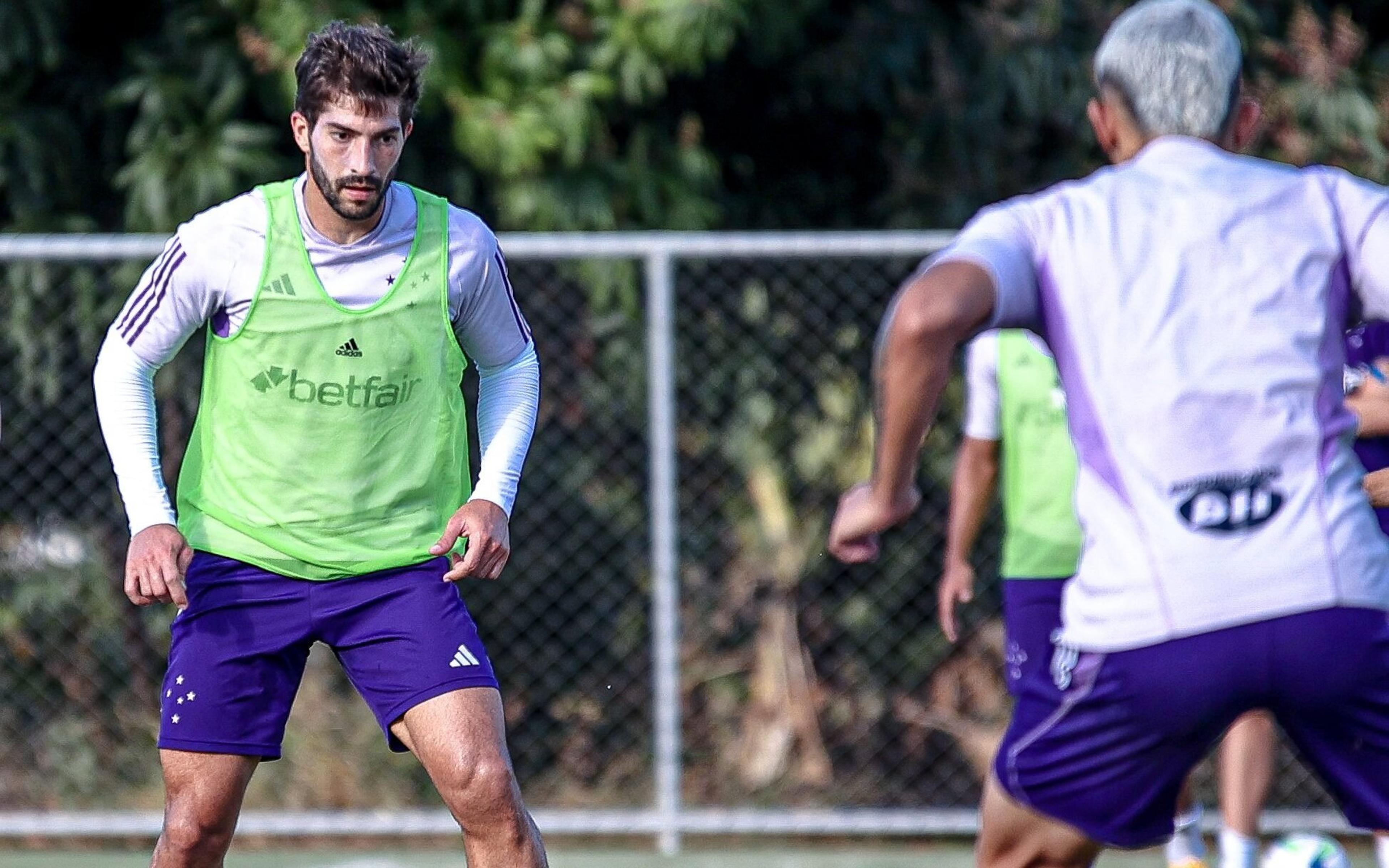 Lucas Silva é novidade em treino e fica próximo da reestreia pelo Cruzeiro