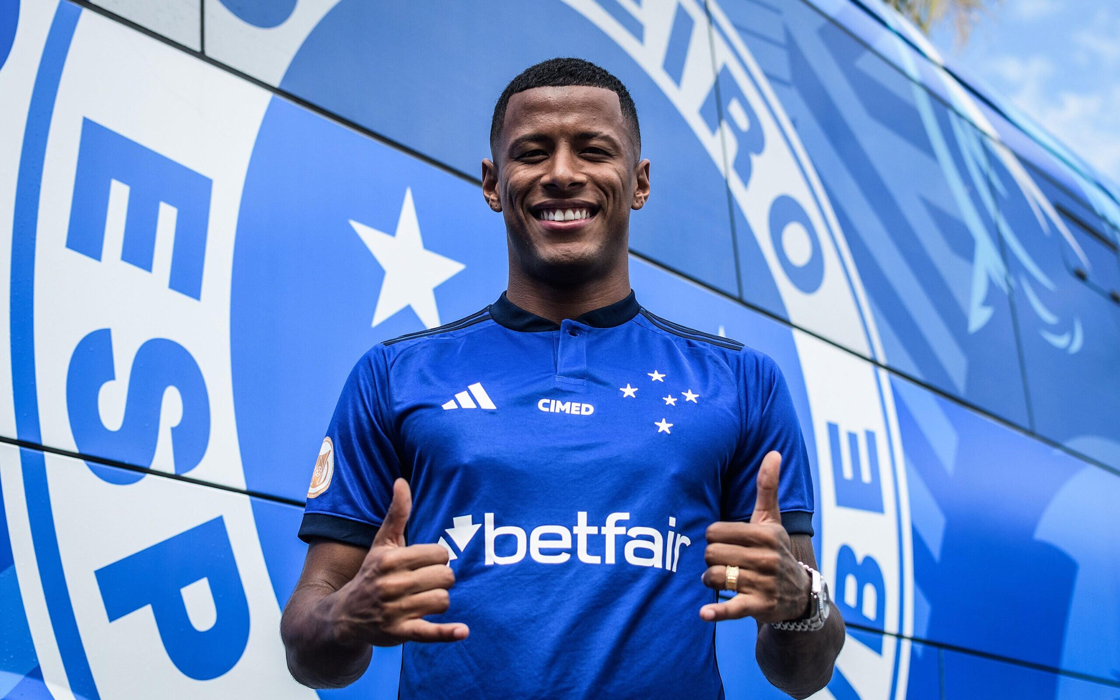 Arthur Gomes é novidade em treino e estreia pelo Cruzeiro pode estar próxima