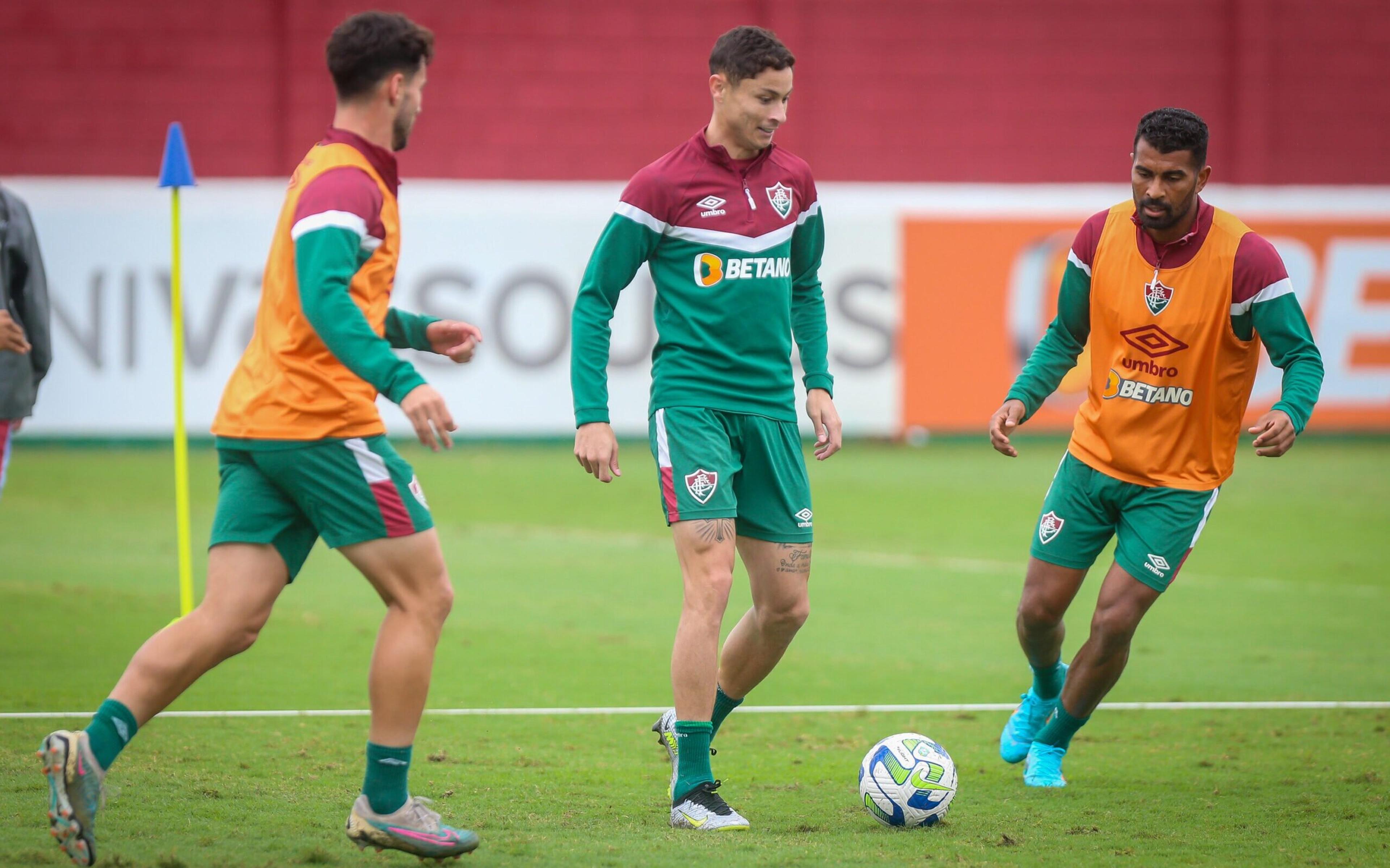 Diogo Barbosa é novidade em treino do Fluminense e pode fazer estreia contra o Coritiba