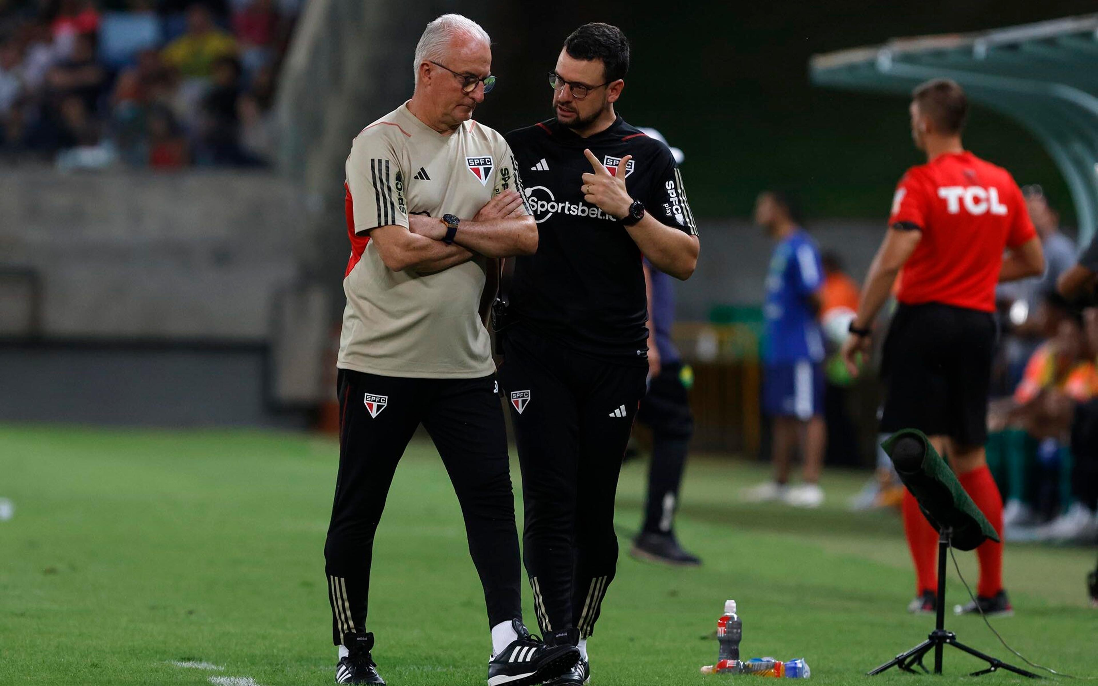 Dorival minimiza impacto de derrota do São Paulo em Cuiabá para decisão contra Corinthians e considera expulsão justa