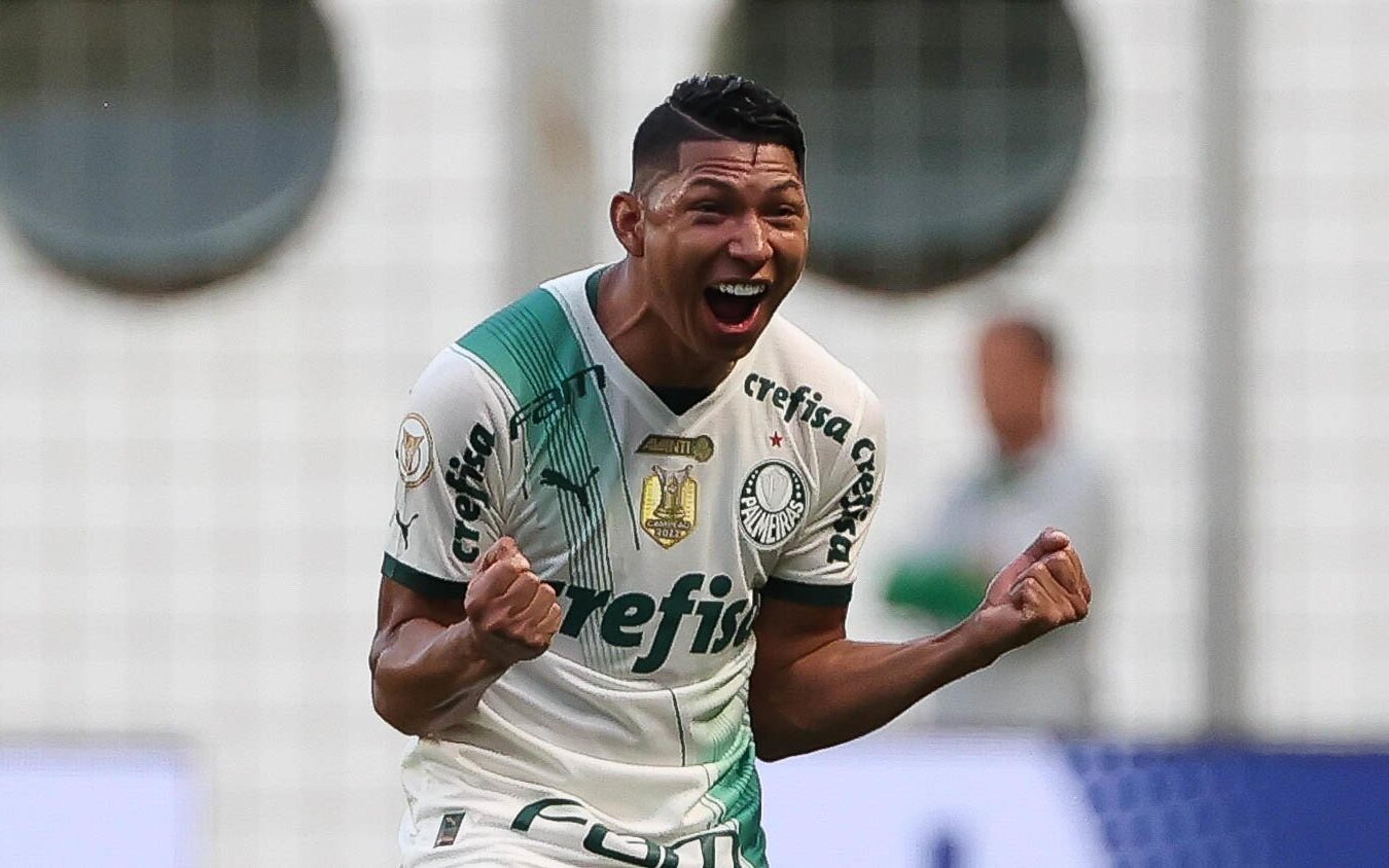 Rony ultrapassa marca de Arce e iguala Raphael Veiga na artilharia do ano no Palmeiras