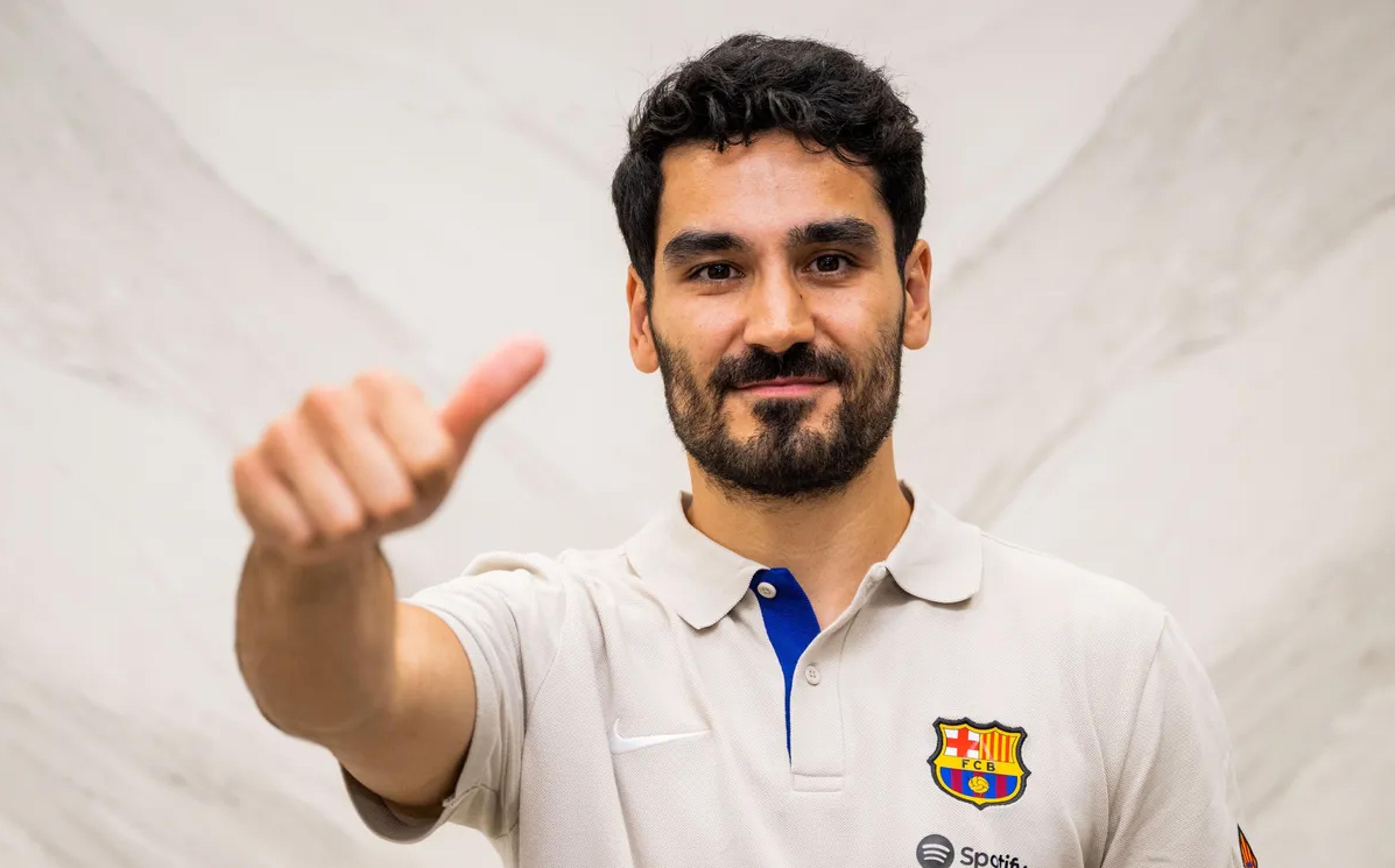 Gündogan chega à Barcelona para apresentação oficial, destaca sonho e elogia o técnico Xavi Hernández