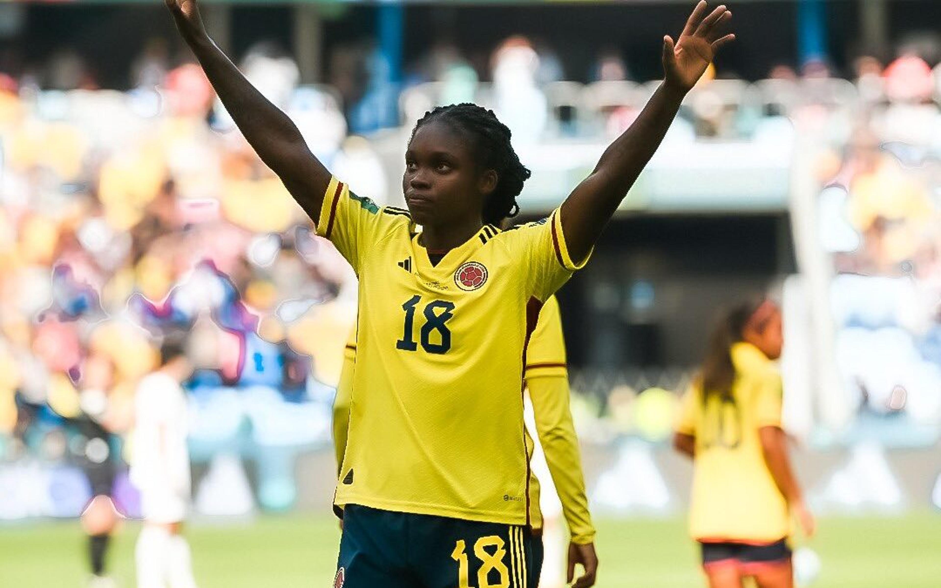 Conheça a história de Linda Caicedo, jovem que superou um câncer e hoje é destaque da Copa pela Colômbia