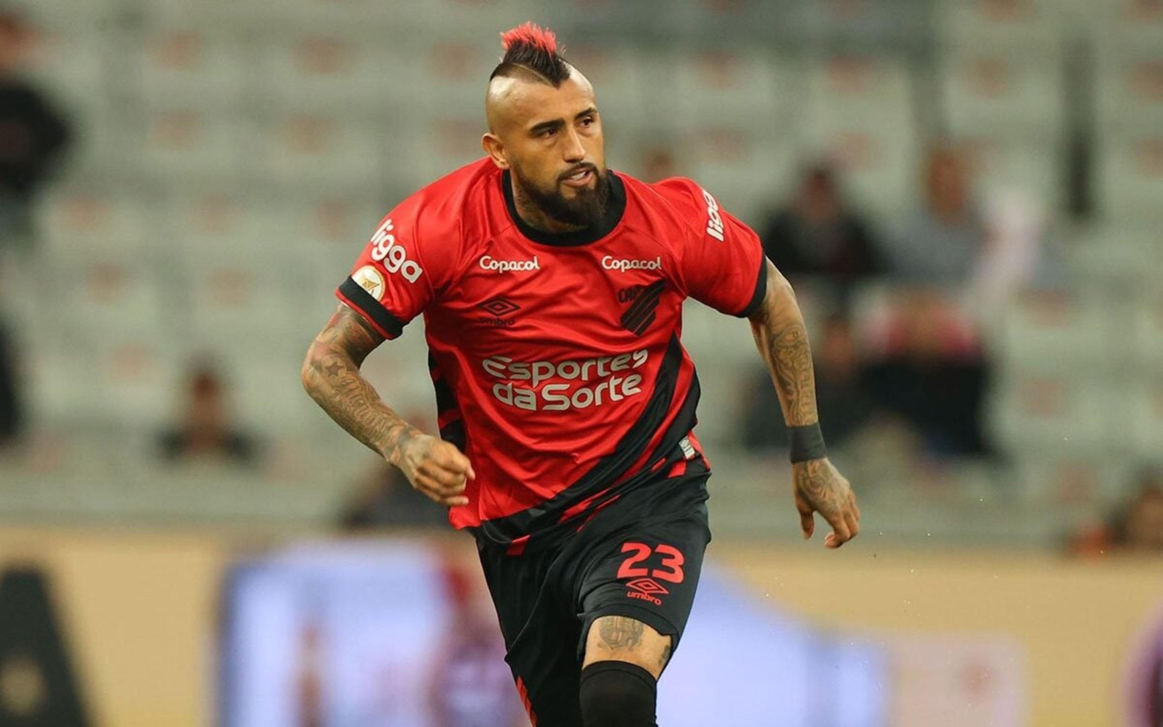 Declaração de Vidal, em estreia pelo Athletico, repercute mal na web: ‘Persona non grata no Flamengo’