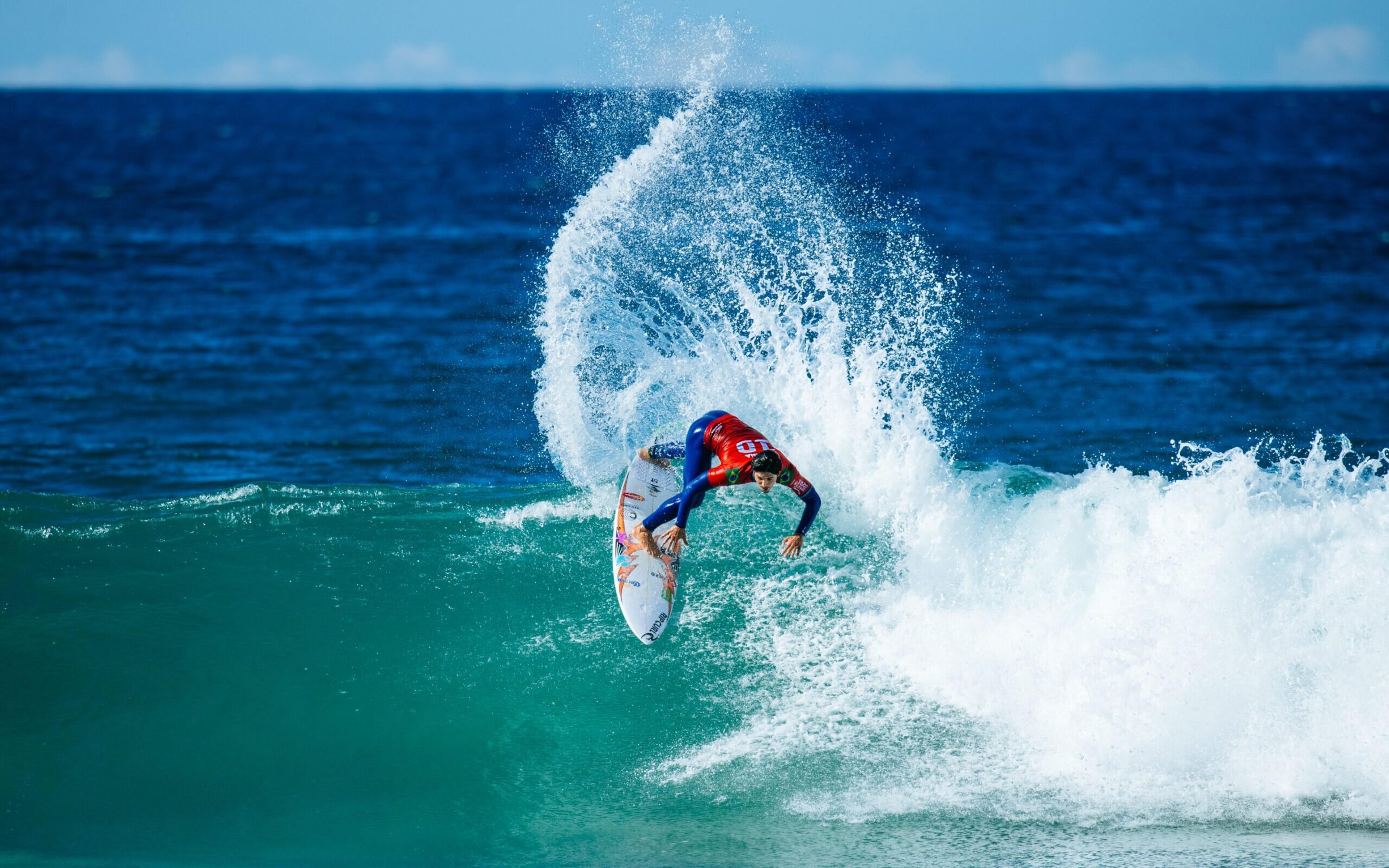 Liga Mundial de Surf: Filipe Toledo e Gabriel Medina avançam em J-Bay