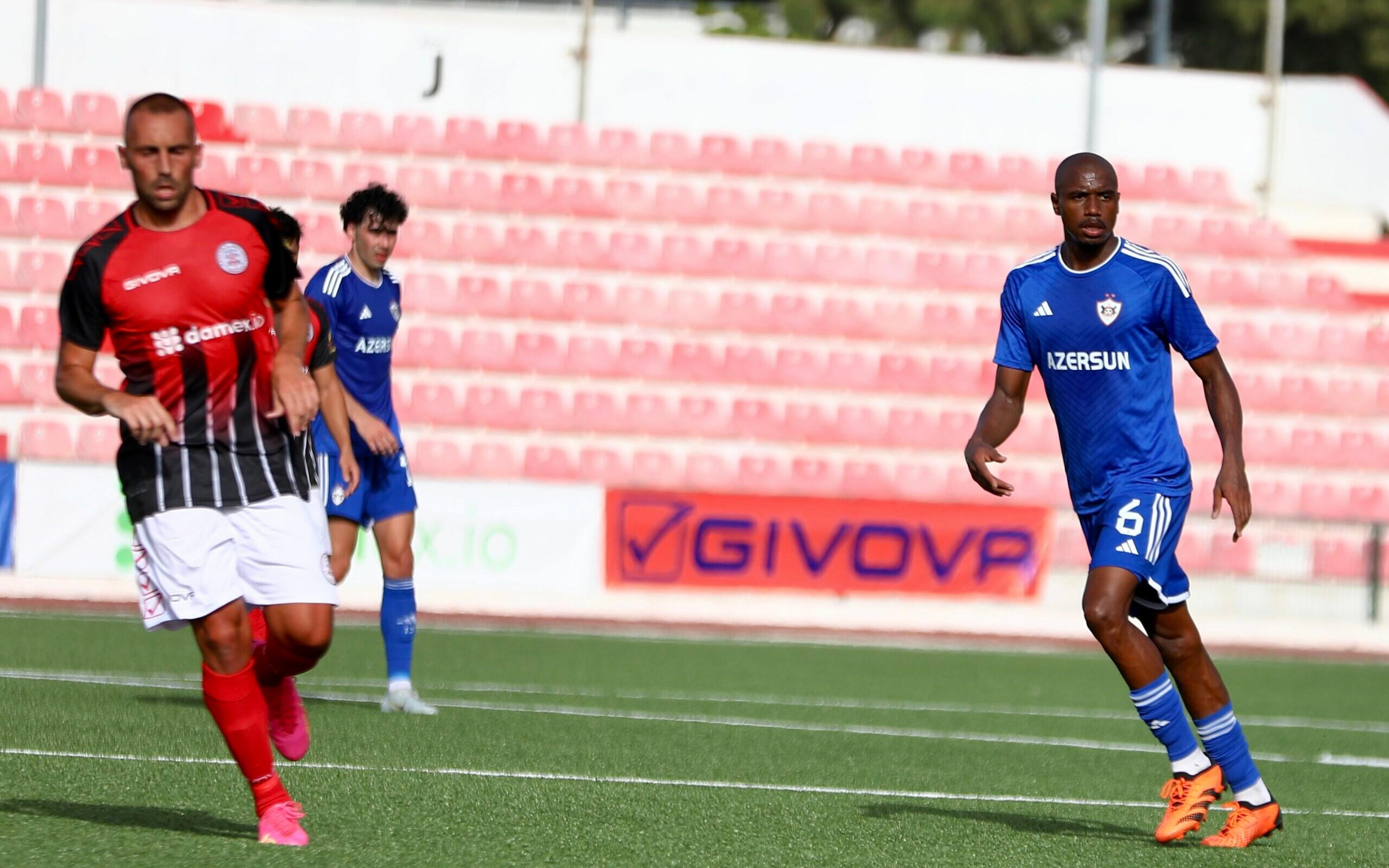 Volante, ex-Ponte Preta e Athletico-PR, comemora vitória do Qarabag na estreia da Liga dos Campeões