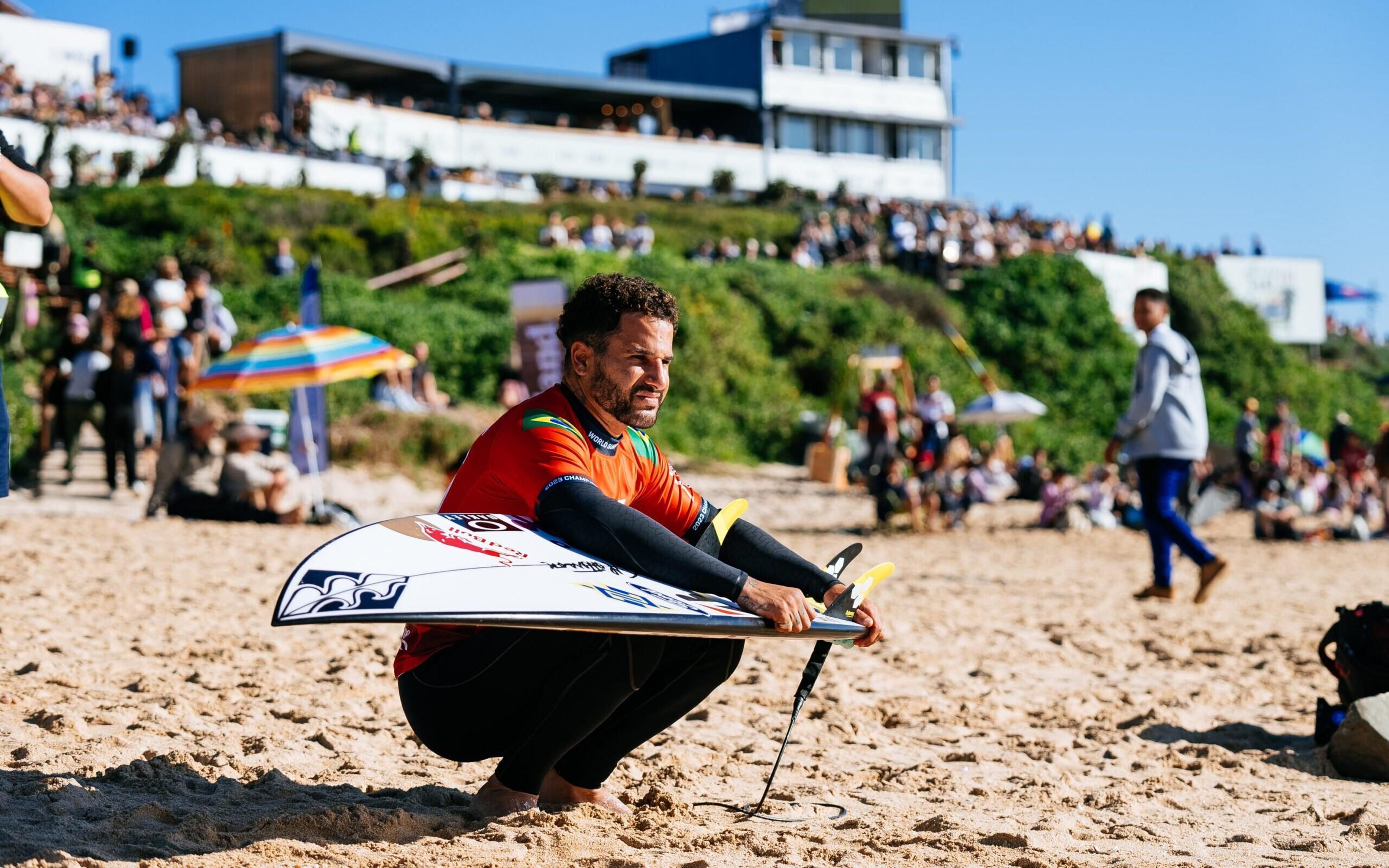 Italo Ferreira se lesiona e deixa etapa de J-Bay da WSL; Tatiana Weston-Webb também é eliminada