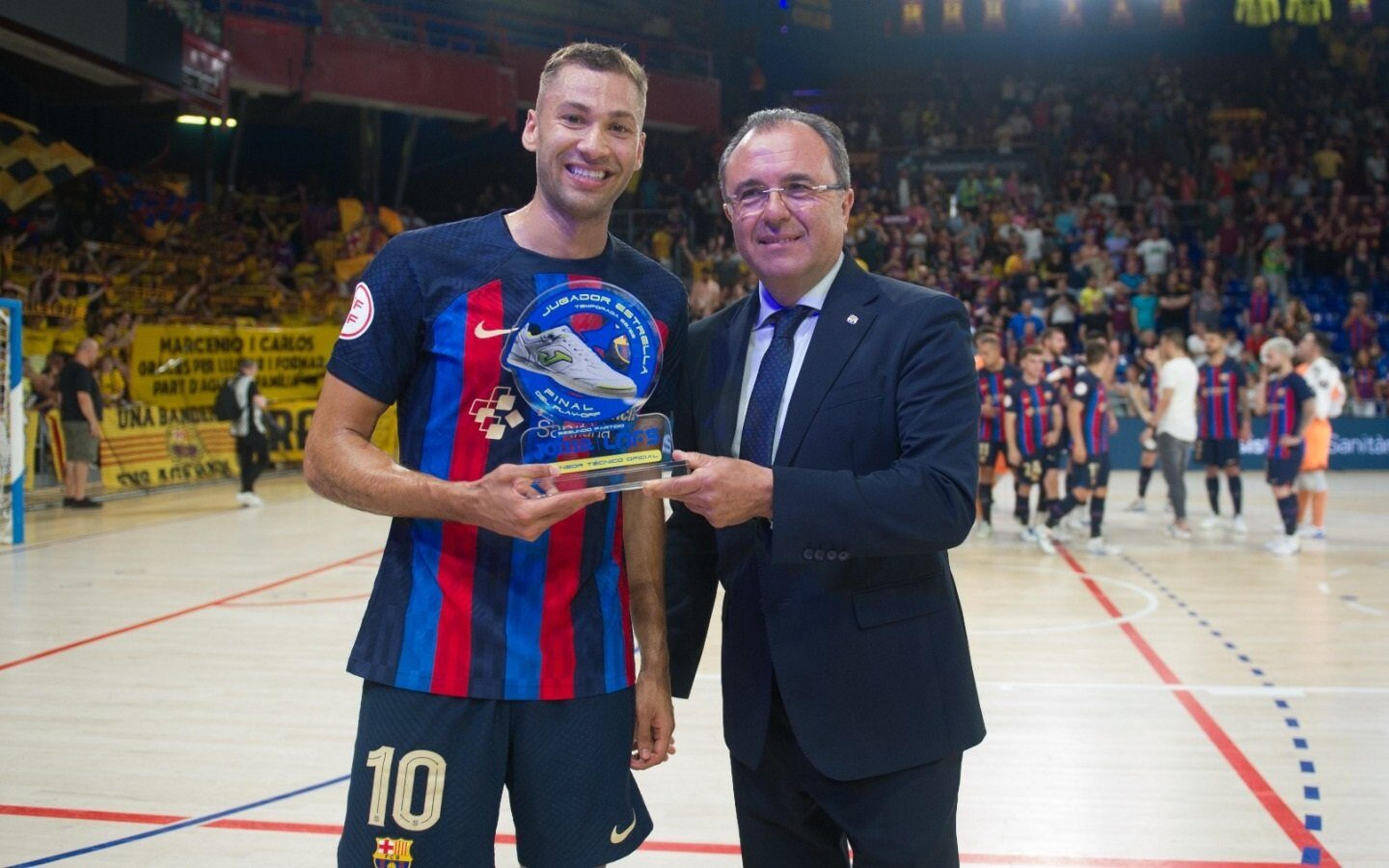 Pivô da Seleção Brasileira de futsal e camisa 10 do Barcelona, Pito é eleito MVP da Liga Espanhola