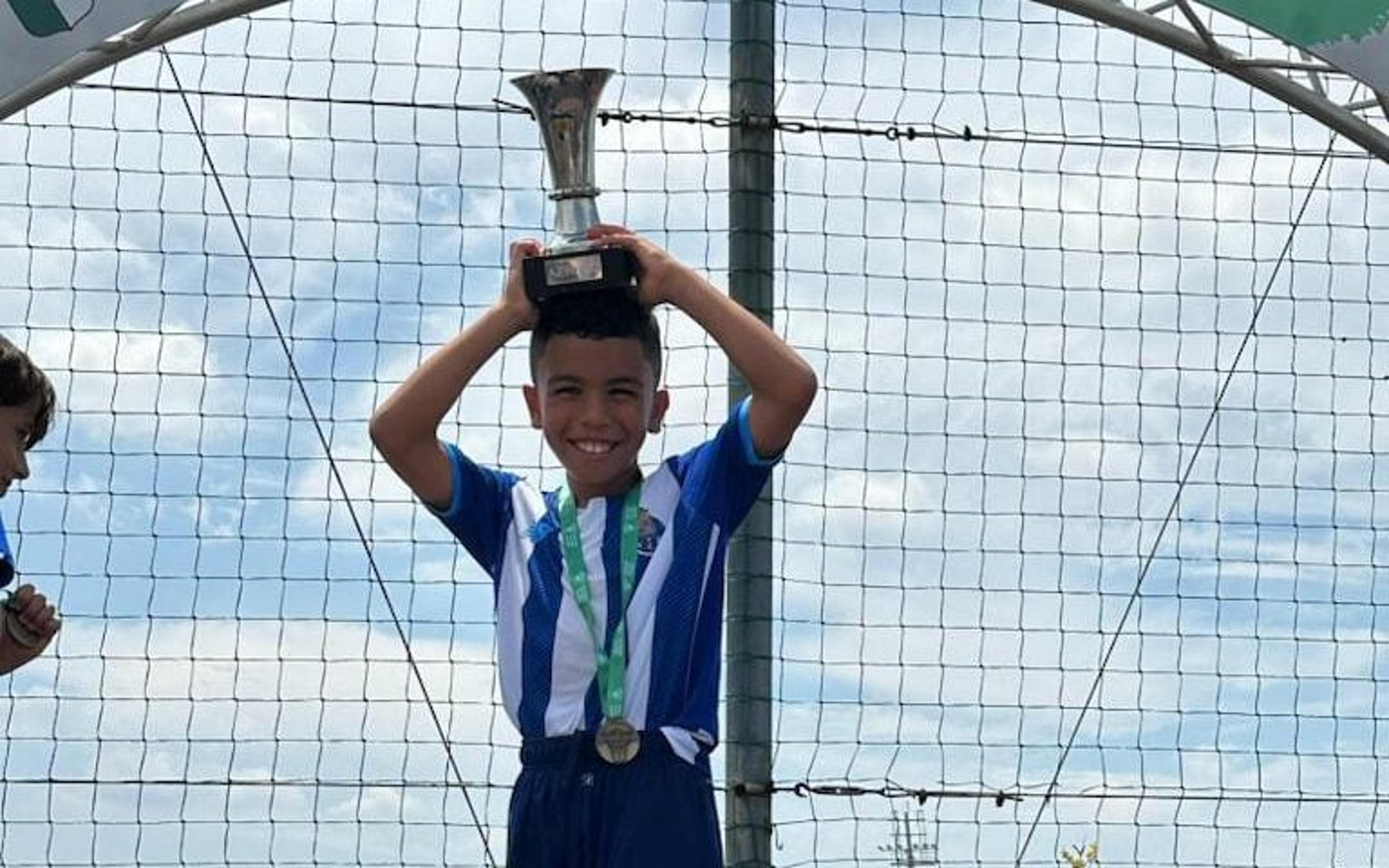 Pedro Assunção, brasileiro da base do Porto, levanta mais uma taça em Portugal