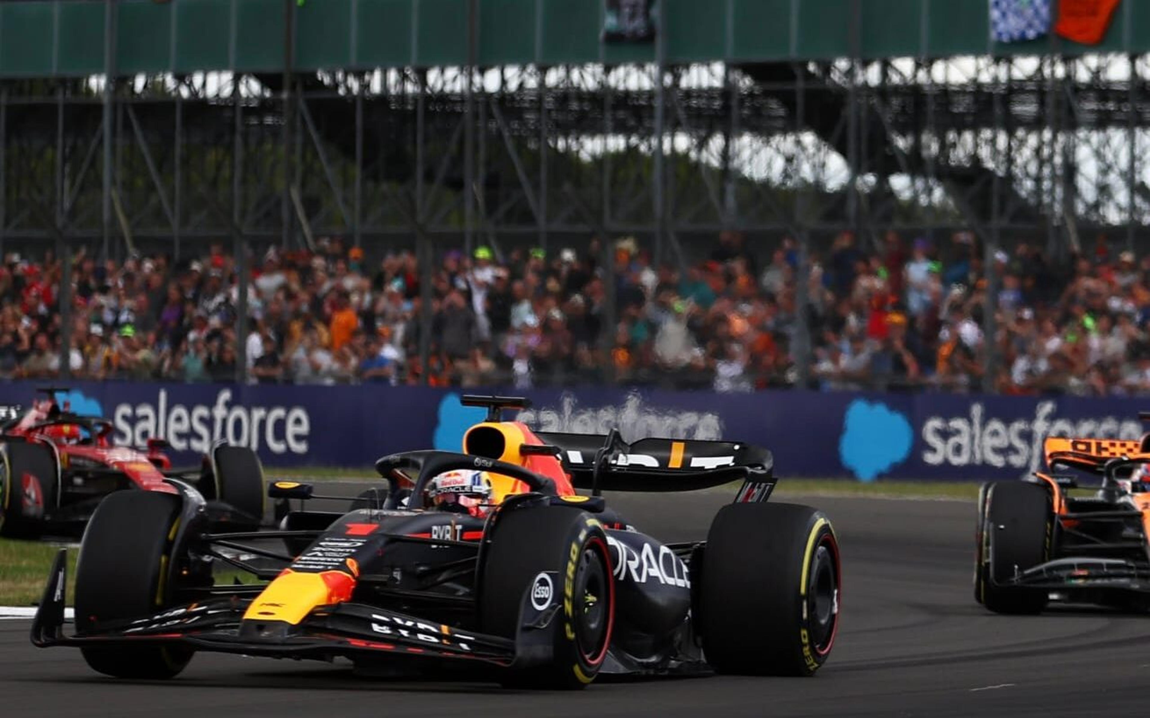 !Eletrizante! Ritmo de McLaren impressiona, Lando Norris brilha, mas não é suficiente para bater Max Verstappen em Silverstone